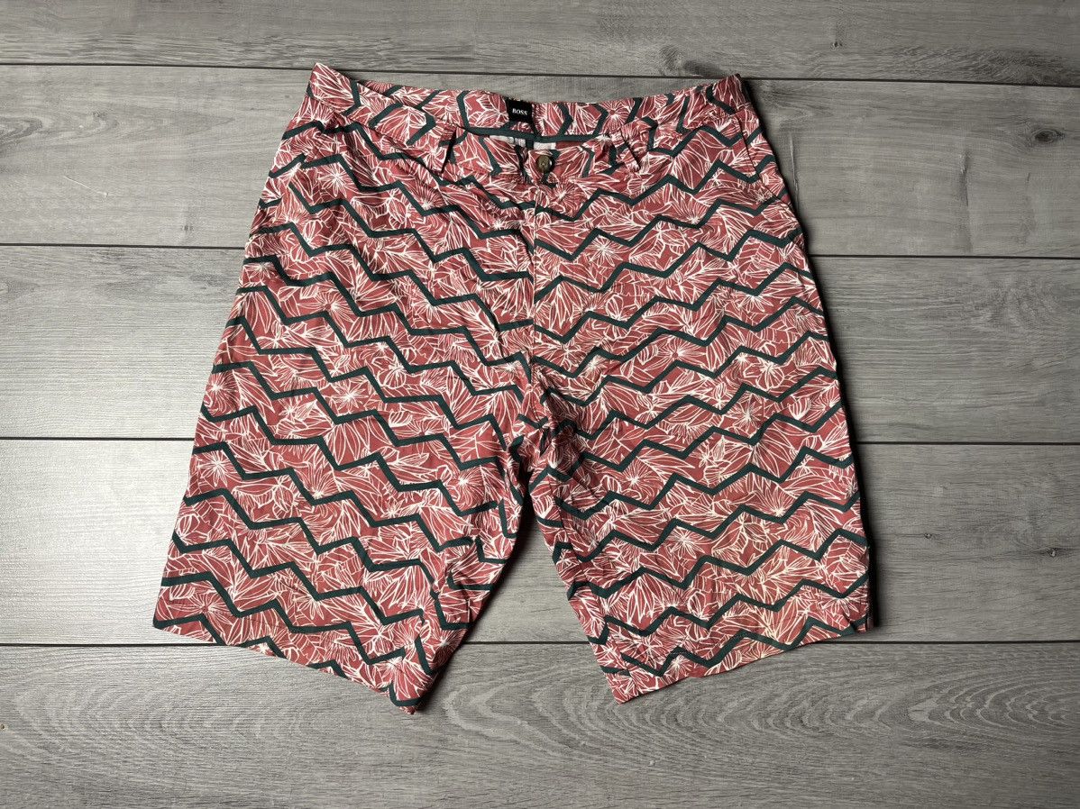 Hugo Boss Hugo boss casual shorts hawaii size 36 Size US 36 / EU 52 - 1 Thumbnail