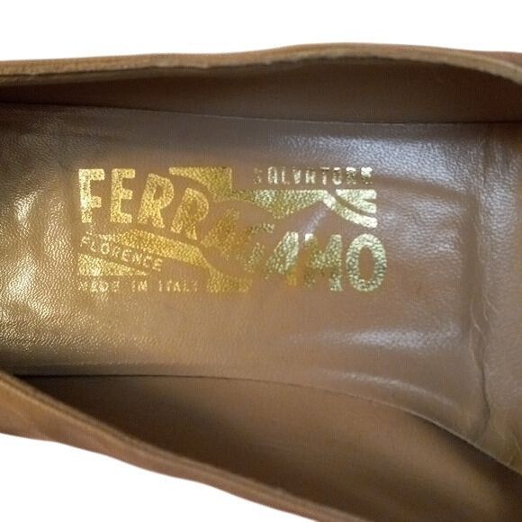 Salvatore Ferragamo Ferragamo 8.5 A Beige Black Leather Cap Toe Pumps Mid Heel W Size US 8.5 / IT 38.5 - 8 Thumbnail