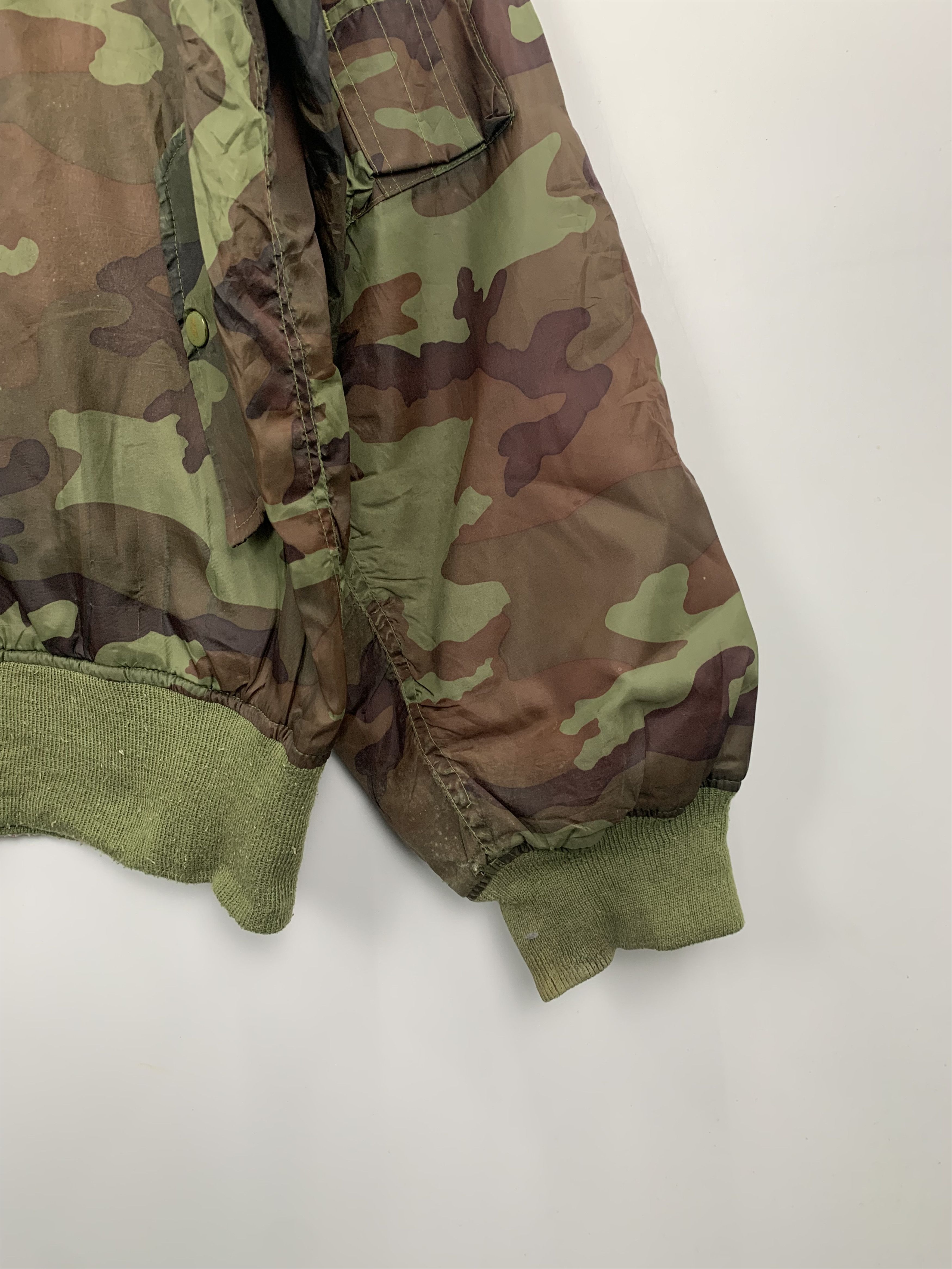 Vintage Vintage Camo Military Bomber Jacket J0798 Size US L / EU 52-54 / 3 - 6 Thumbnail