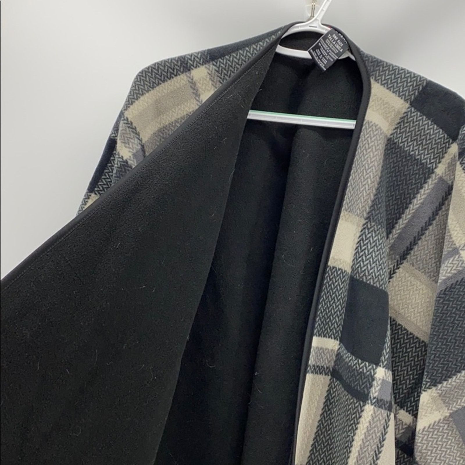 Ike Behar IKE Behar Poncho large plaid print gray black classic OS Size ONE SIZE - 3 Thumbnail