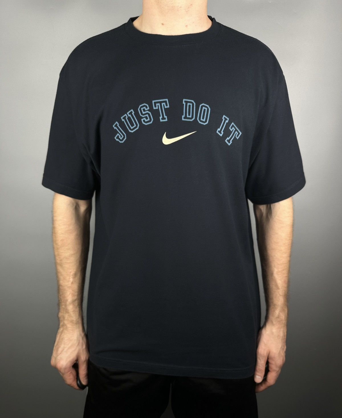 Nike Vintage Nike Center Swoosh T Shirt Tee Big Logo Spellout Y2K Size US XL / EU 56 / 4 - 2 Thumbnail