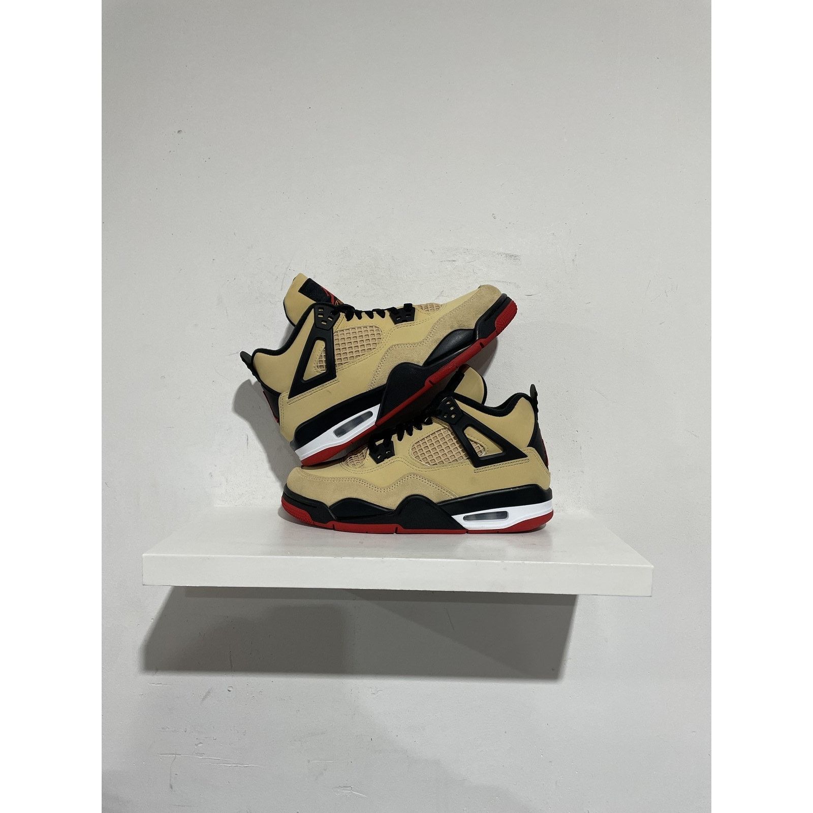 Nike JORDAN 4 RETRO PIZZA SIZE 6Y PREOWNED Size US 6 / EU 39 - 1 Thumbnail