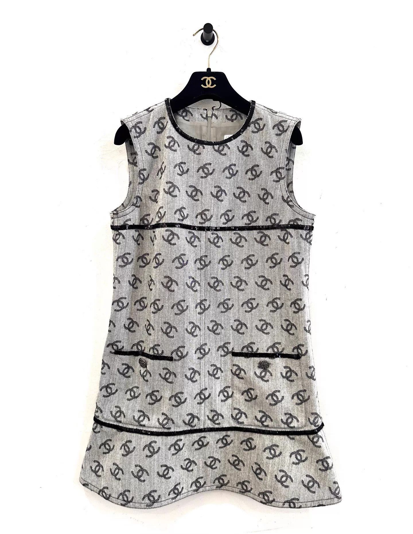 Chanel Chanel women's light gray sequin denim CC all over logo Size M / US 6-8 / IT 42-44 - 1 Thumbnail