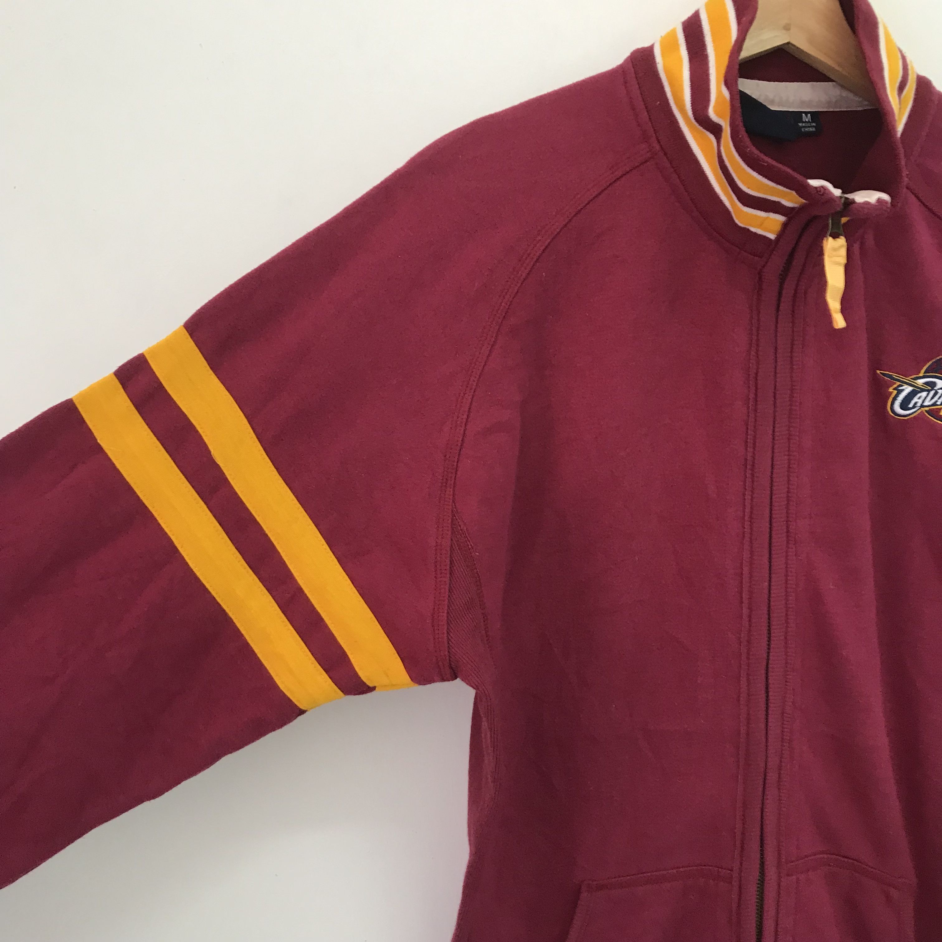 Vintage Vintage Y2K Cleveland Cavaliers Red Sweater - 538 Size US M / EU 48-50 / 2 - 4 Thumbnail