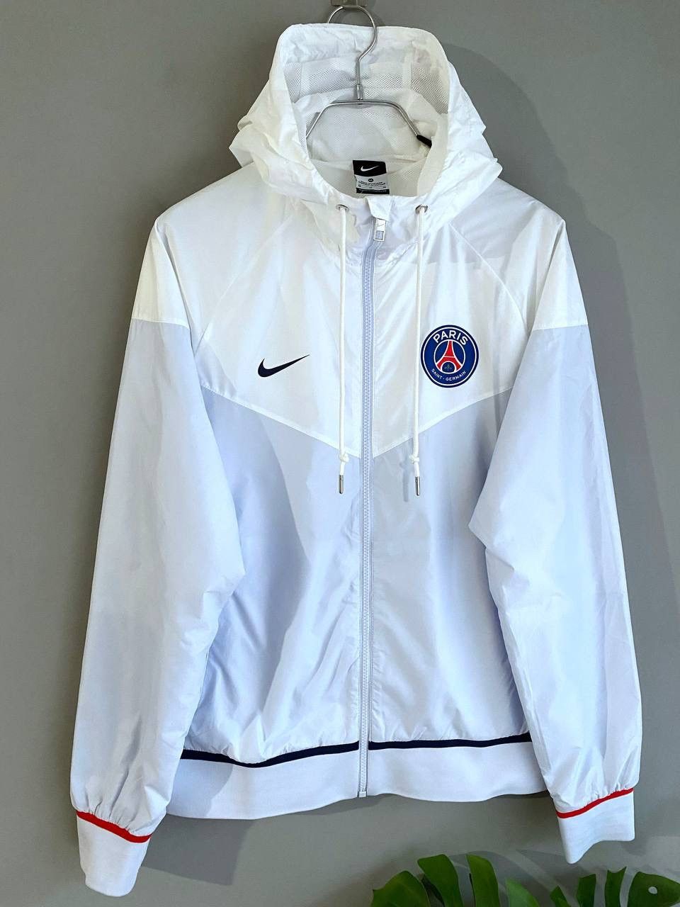 Nike PSG FC Men's Football Hooded Zip Windbreaker Jacket, Size M Size US M / EU 48-50 / 2 - 4 Thumbnail