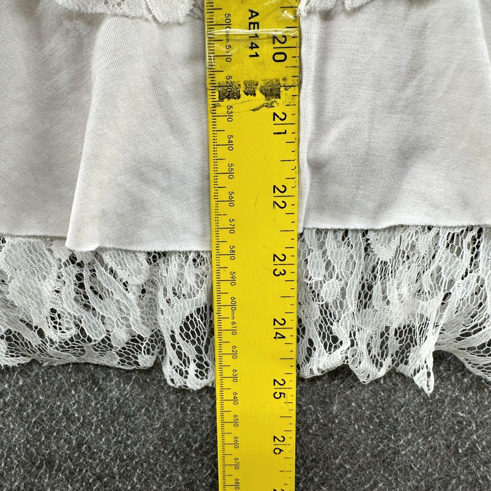 Layer 8 VINTAGE Love On A Hanger Tank Top Women S White Floral Lace Ruffle Zipper Sleeveless Racerback 90s Flower Size S / US 4 / IT 40 - 5 Thumbnail