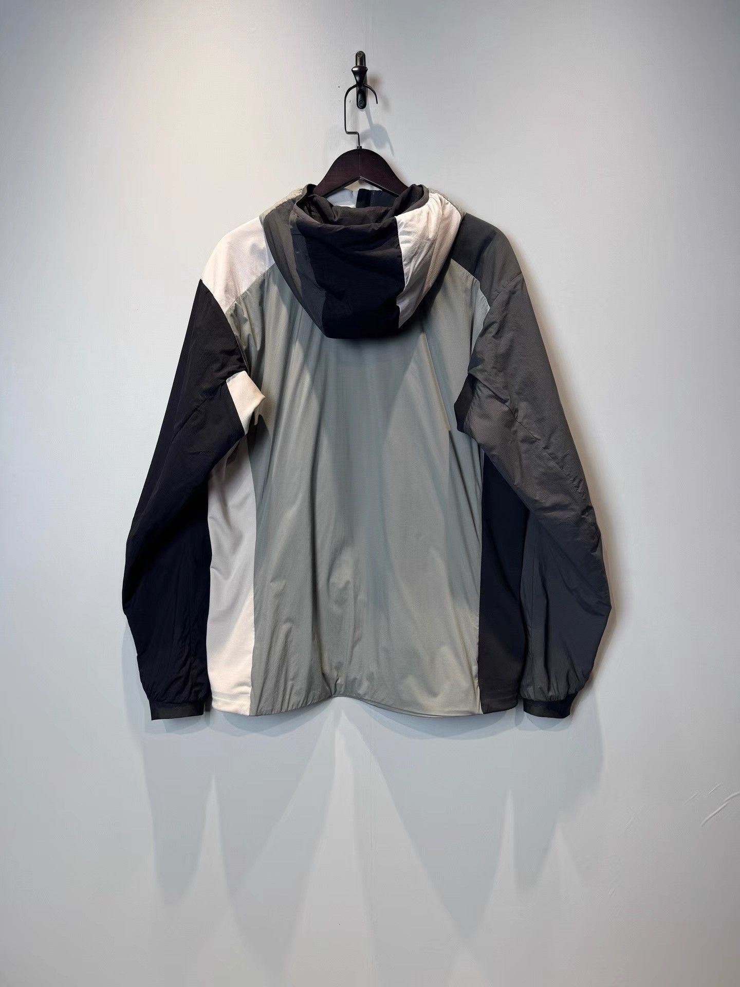 Arc'teryx ARC'TERYX × BEAMS FW23 Atom Zip Colorblock Jacket K36 Size US L / EU 52-54 / 3 - 2 Thumbnail