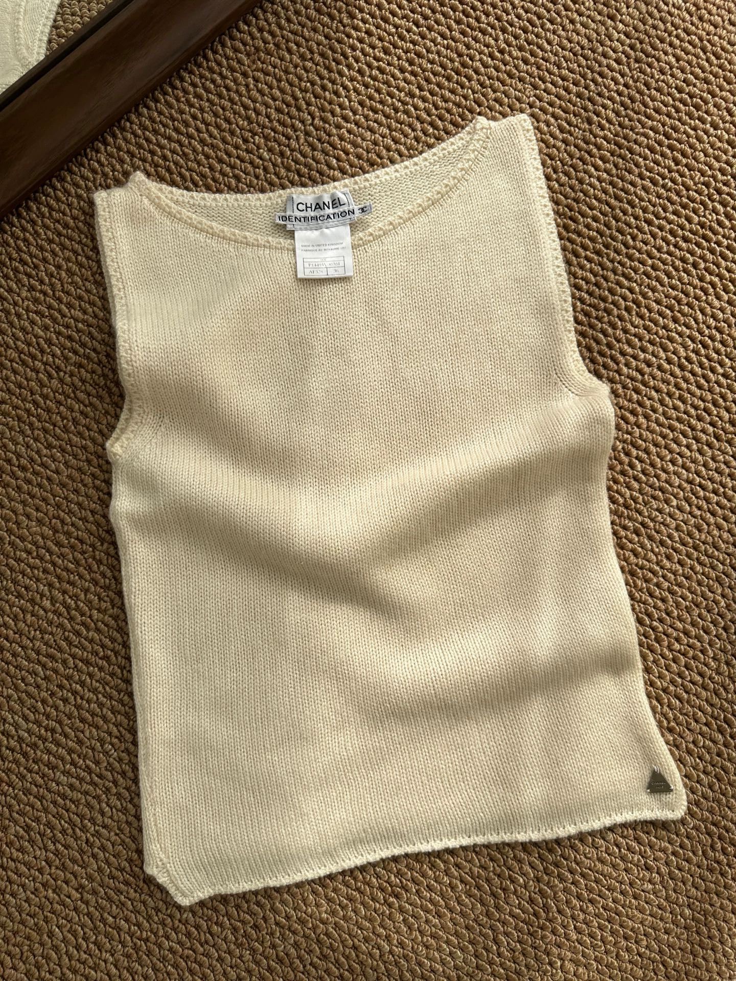 Chanel CHANEL Ivory lace silver label knit sleeveless top Wmns Size XS / US 0-2 / IT 36-38 - 1 Thumbnail