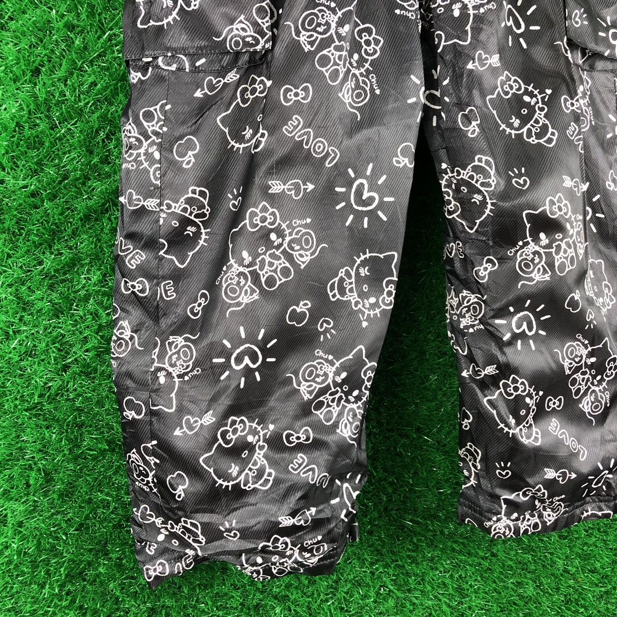 Japanese Brand A/W2016 Hello Kitty Fullprint Ski Coverall for Kid Size US 26 / EU 42 - 4 Thumbnail