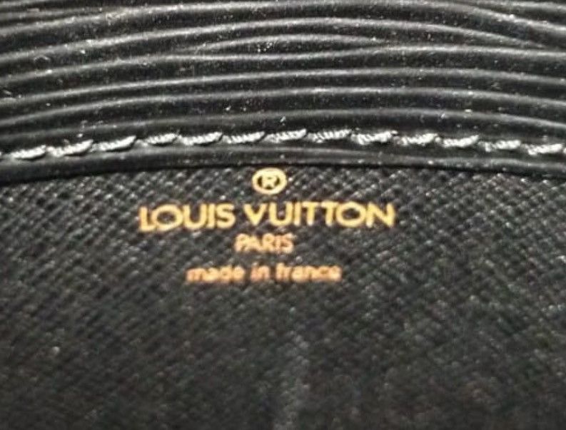Louis Vuitton Authentic Louis Vuitton Crossbody Bag Cartouchiere Black Epi Size ONE SIZE - 6 Thumbnail