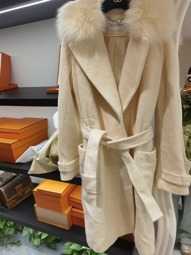 Max Mara Max Mara White coat with off-white alpaca wool collar Size M / US 6-8 / IT 42-44 - 1 Thumbnail