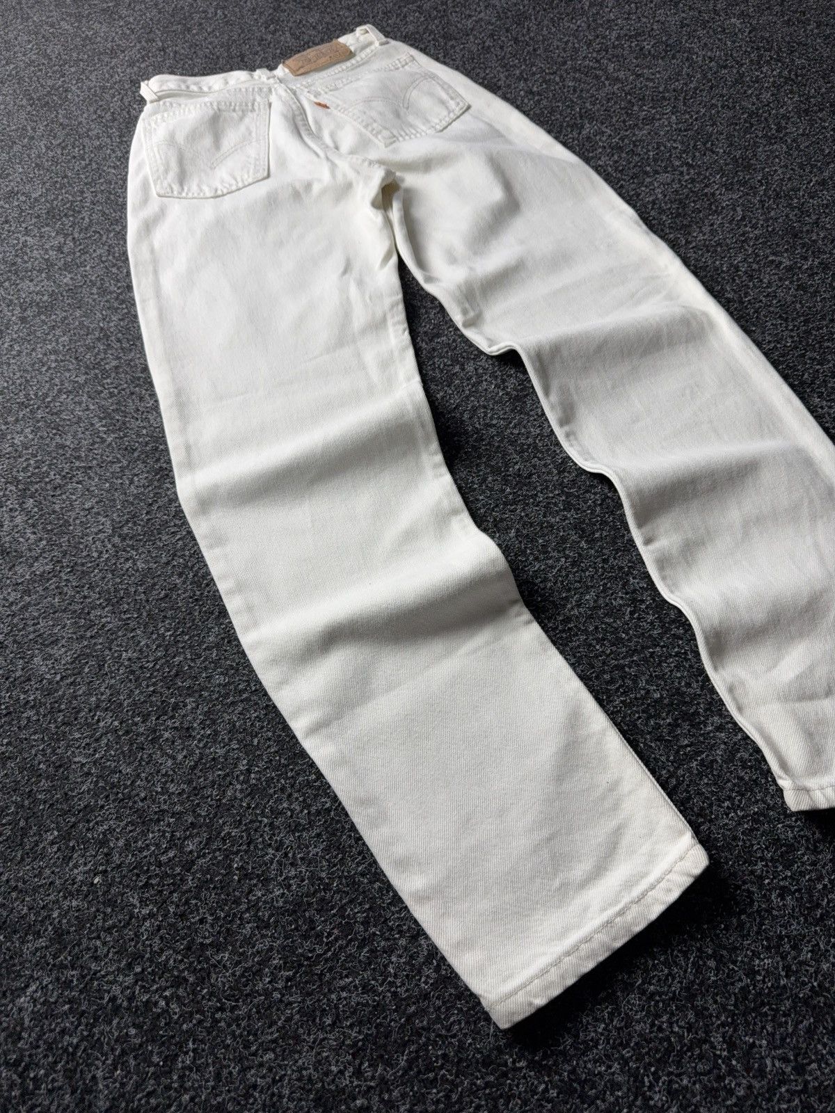 Levi's Vintage Clothing Vintage Levi’s 501 White Denim Jeans Orange Tab W25 L32 Size 25" / US 0 / IT 36 - 13 Thumbnail