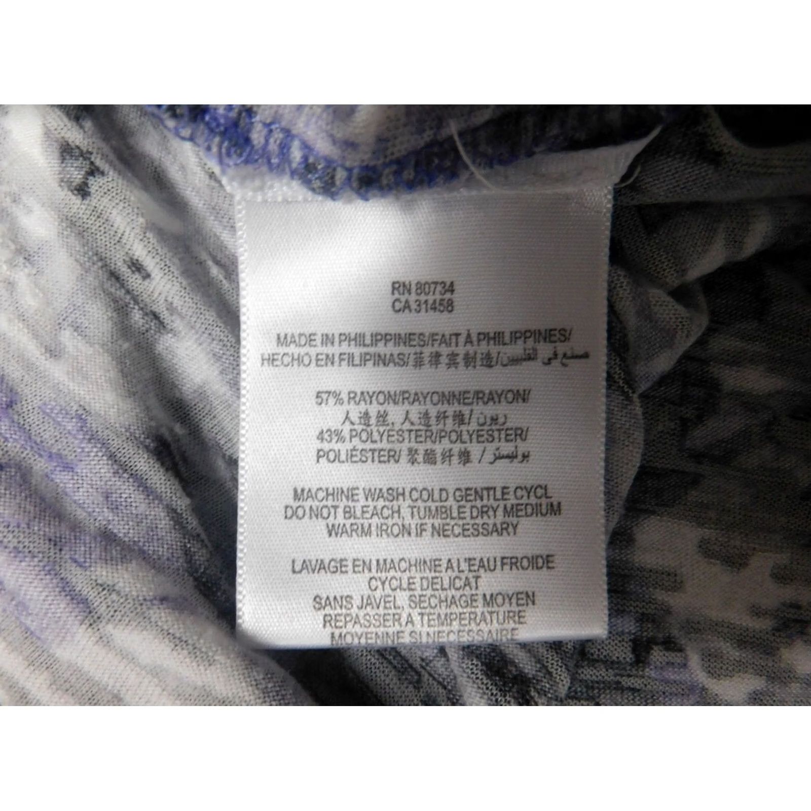 Bcbgmaxazria BCBGMAXAZRIA Blouse M Regular Women Gray Crew Neck Short Sleeve Pullover Geometric Stretch Button Basic Casual Size M / US 6-8 / IT 42-44 - 5 Thumbnail