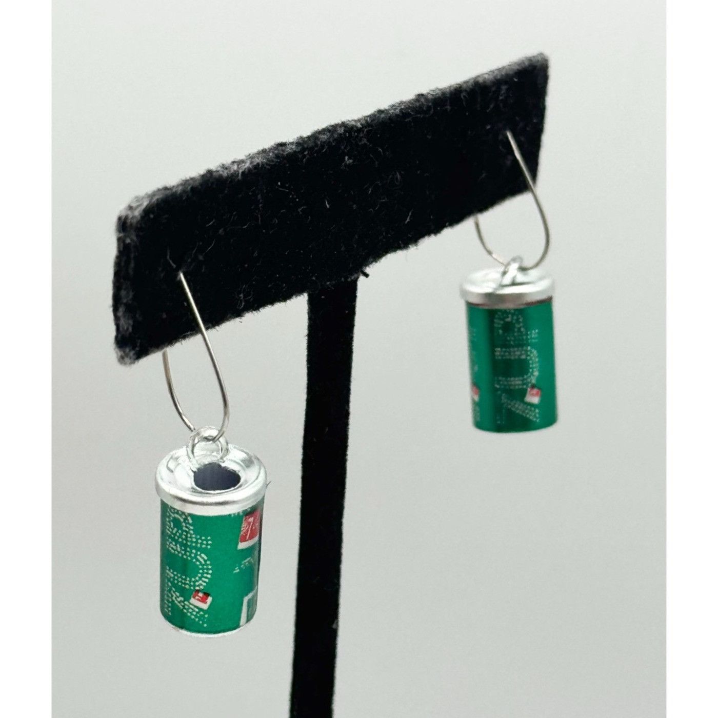 Vintage Vintage 7 Up Soda Cola Can Earrings Size ONE SIZE - 1 Thumbnail