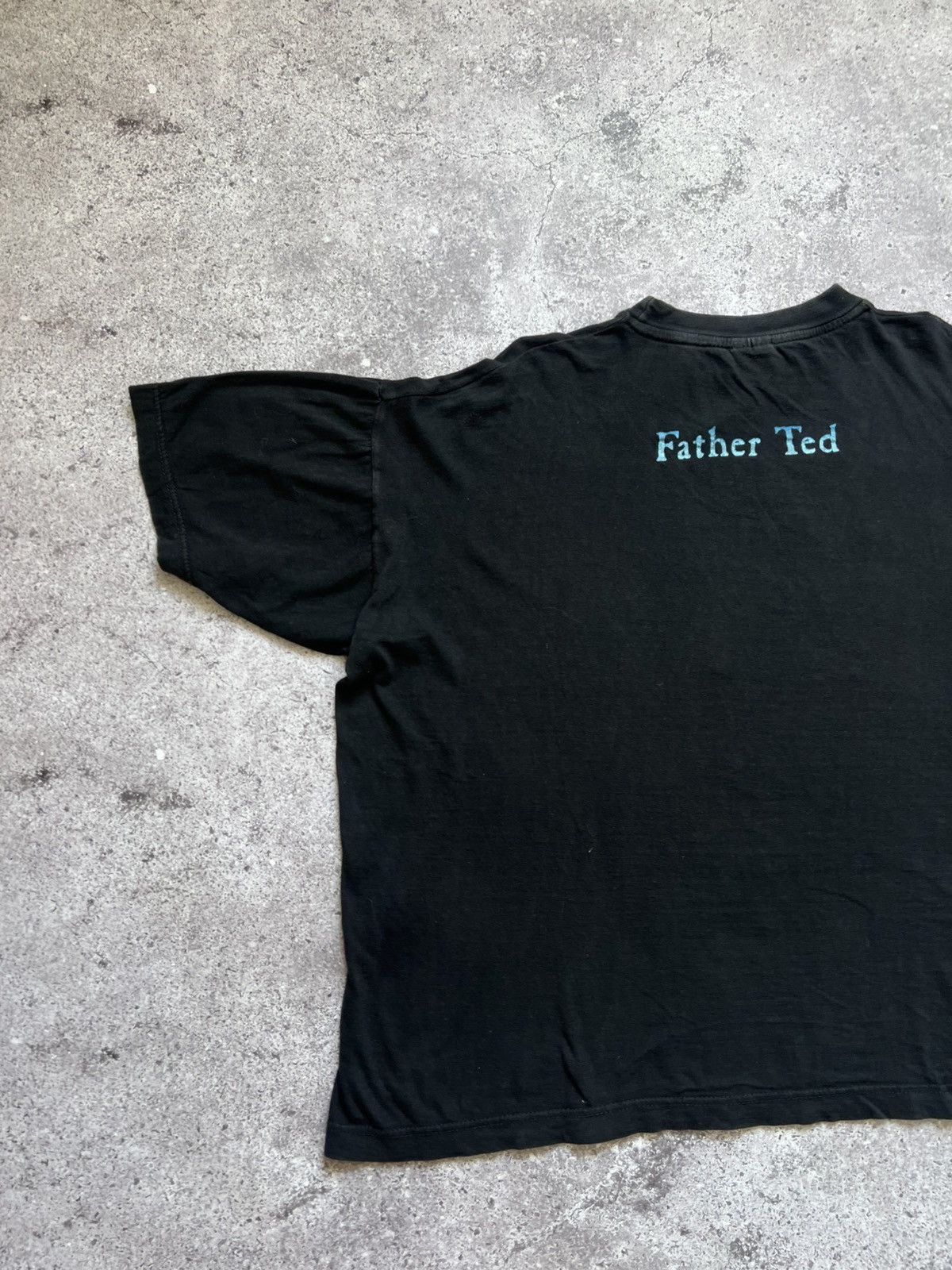 Vintage Vintage 90s Father Ted Drink Feck Girls Arse T-shirt Size US XL / EU 56 / 4 - 13 Thumbnail