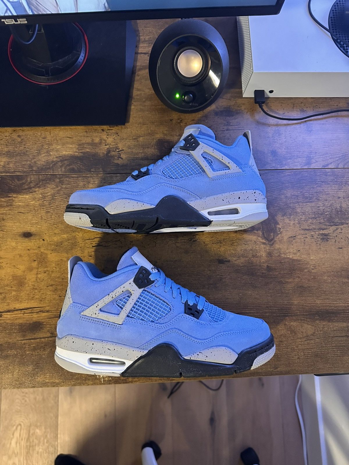 Jordan Brand Air Jordan 4 Retro (GS) Size US 7 / EU 40 - 2 Thumbnail