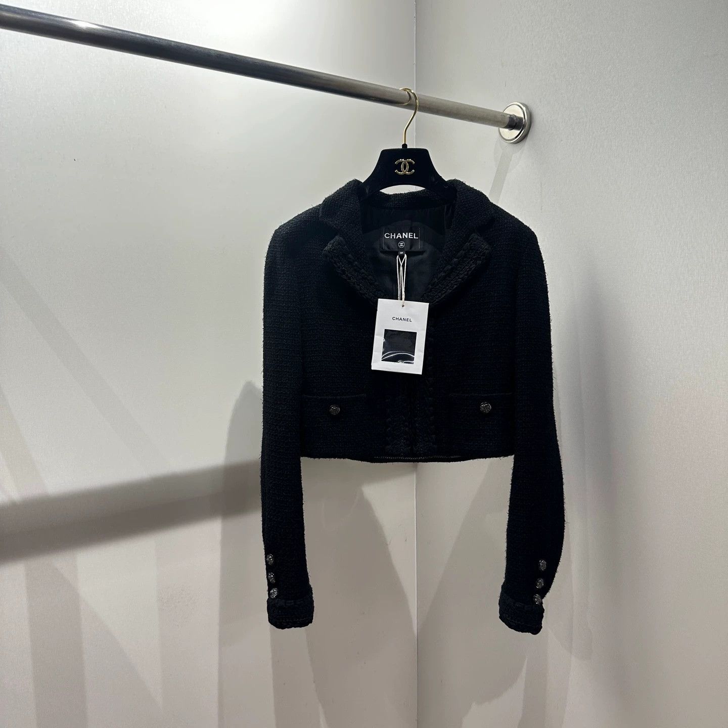 Chanel Chanel Camellia Crystal Button Tweed Jacket Size 36 apr468 Size XS / US 0-2 / IT 36-38 - 1 Thumbnail