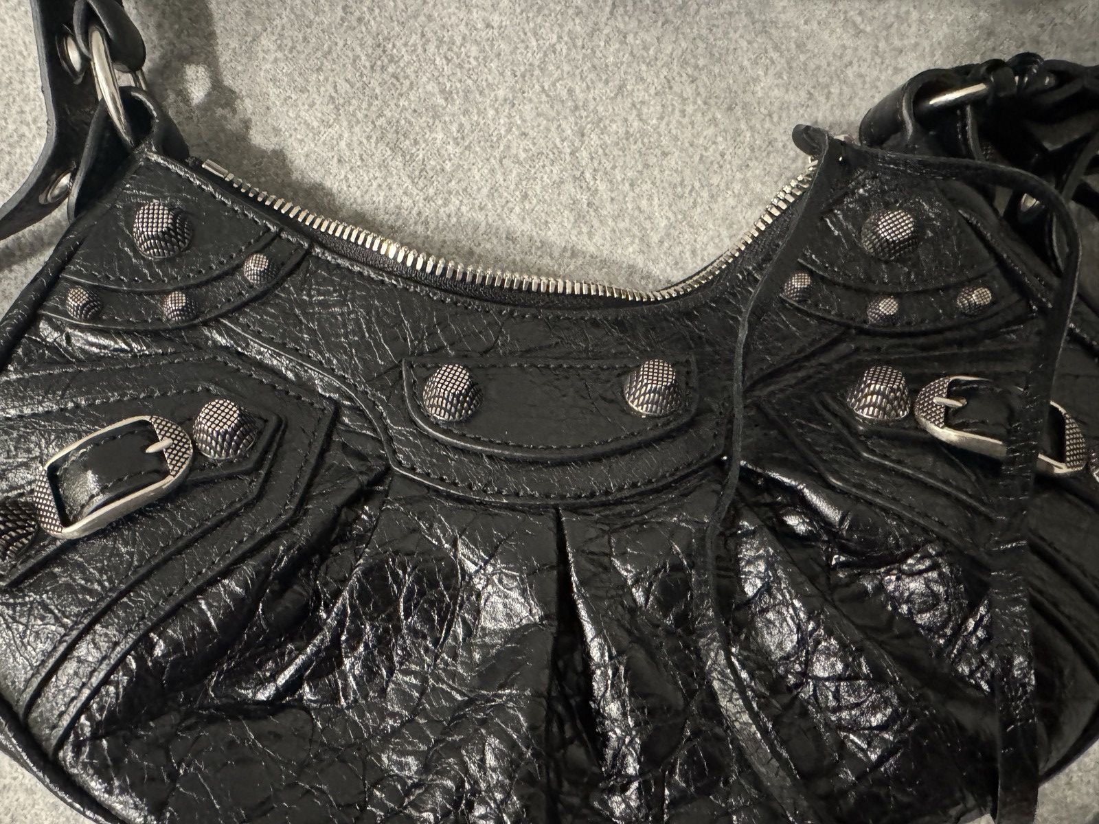 Balenciaga Balenciaga Le Cagole Shoulder Bag XSmall in Black Size ONE SIZE - 8 Thumbnail