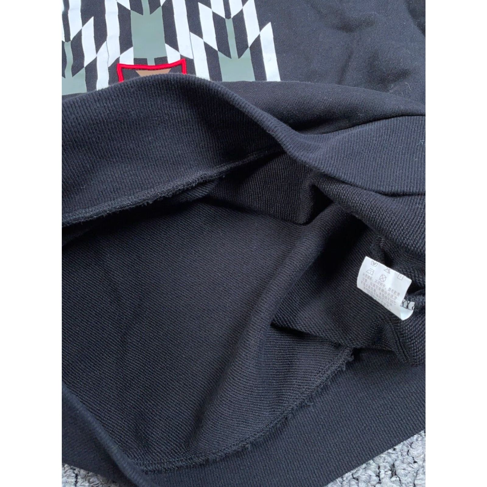 Vintage VINTAGE not applicable; use GXG Aztec Graphic Sweatshirt Women’s Large Black Crewneck Pullover Size L / US 10 / IT 46 - 4 Thumbnail