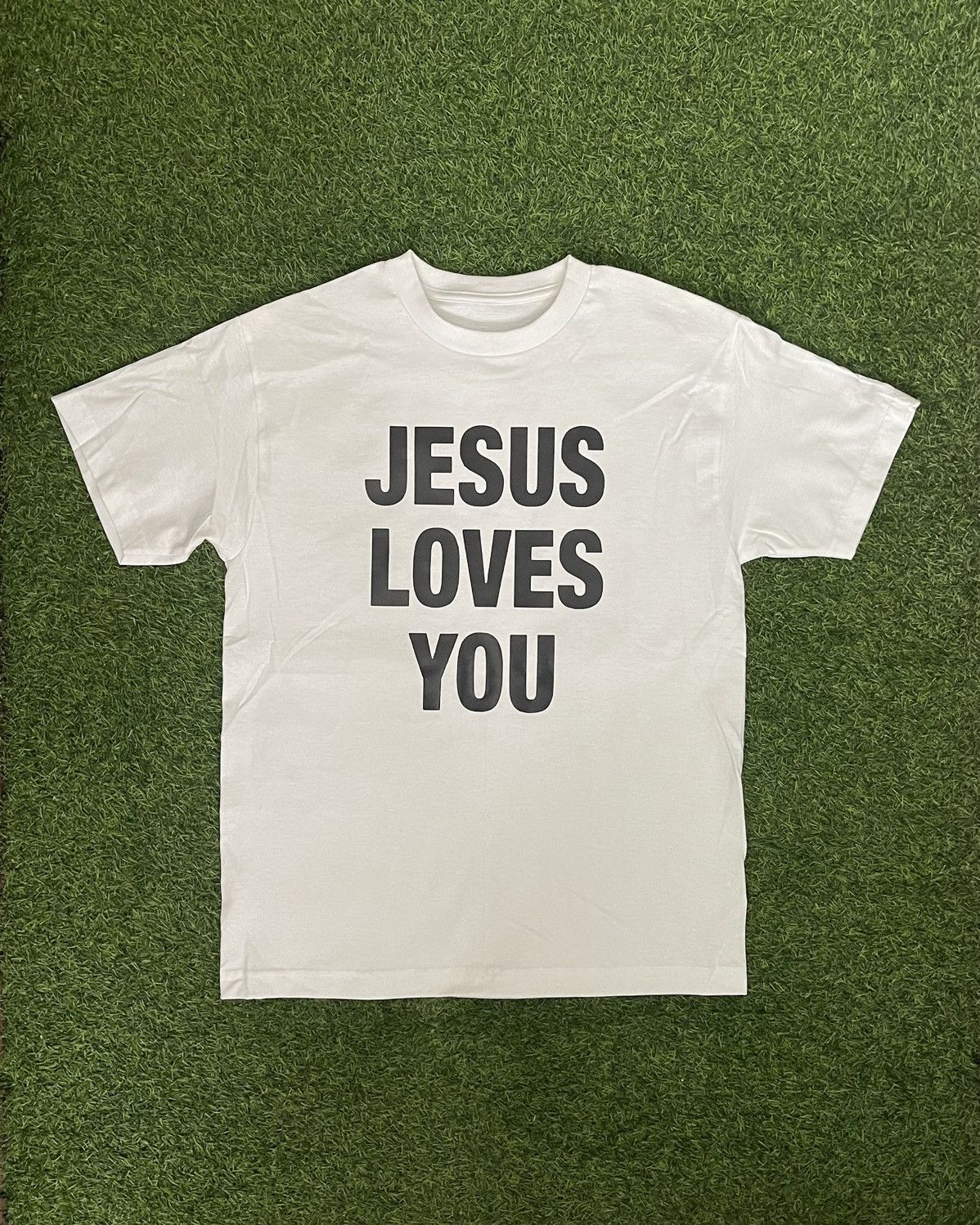 Vintage JESUS LOVES YOU TSHIRT Size US S / EU 44-46 / 1 - 1 Thumbnail