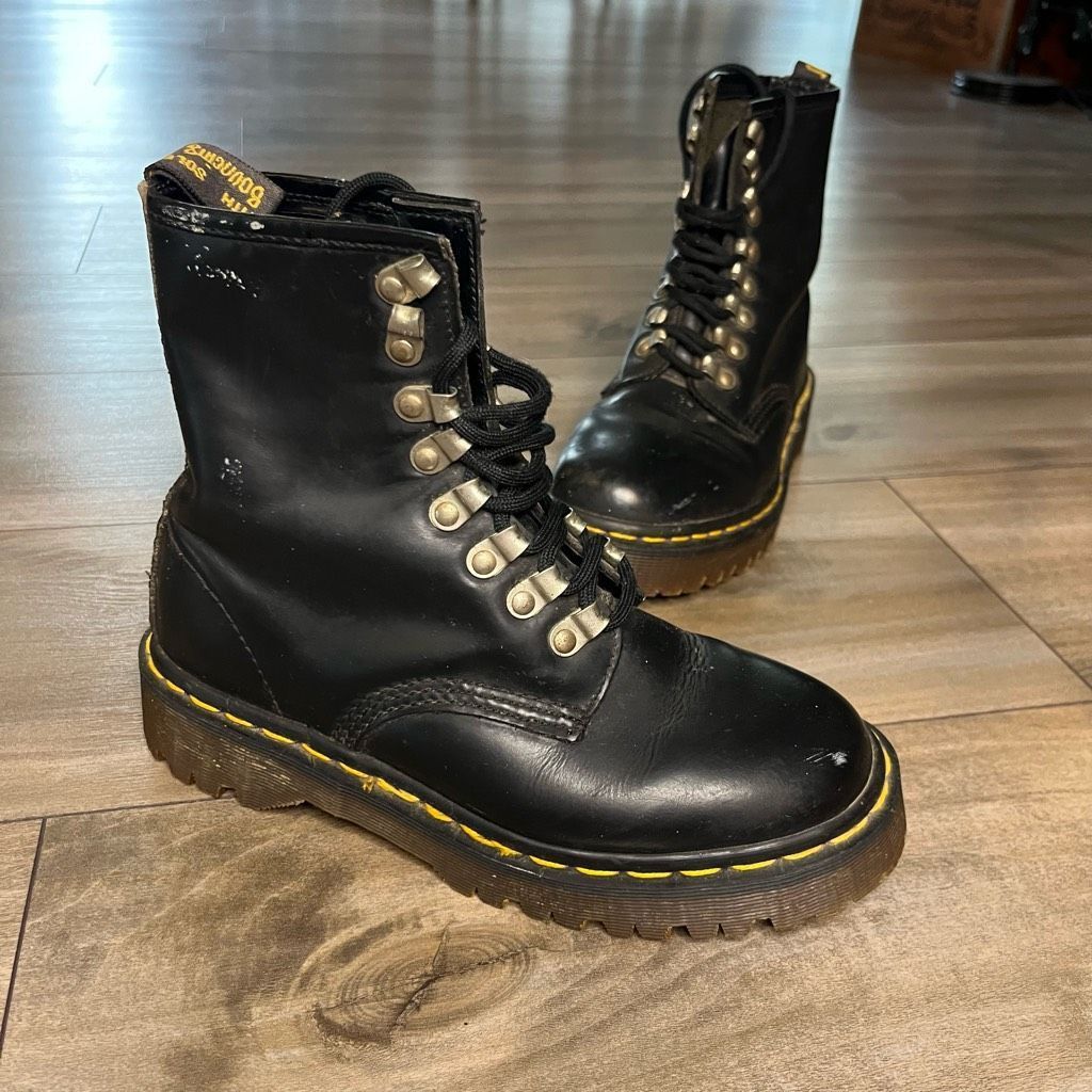 Vintage Doc Martens Made in England Lug Sole Combat Boots Wo