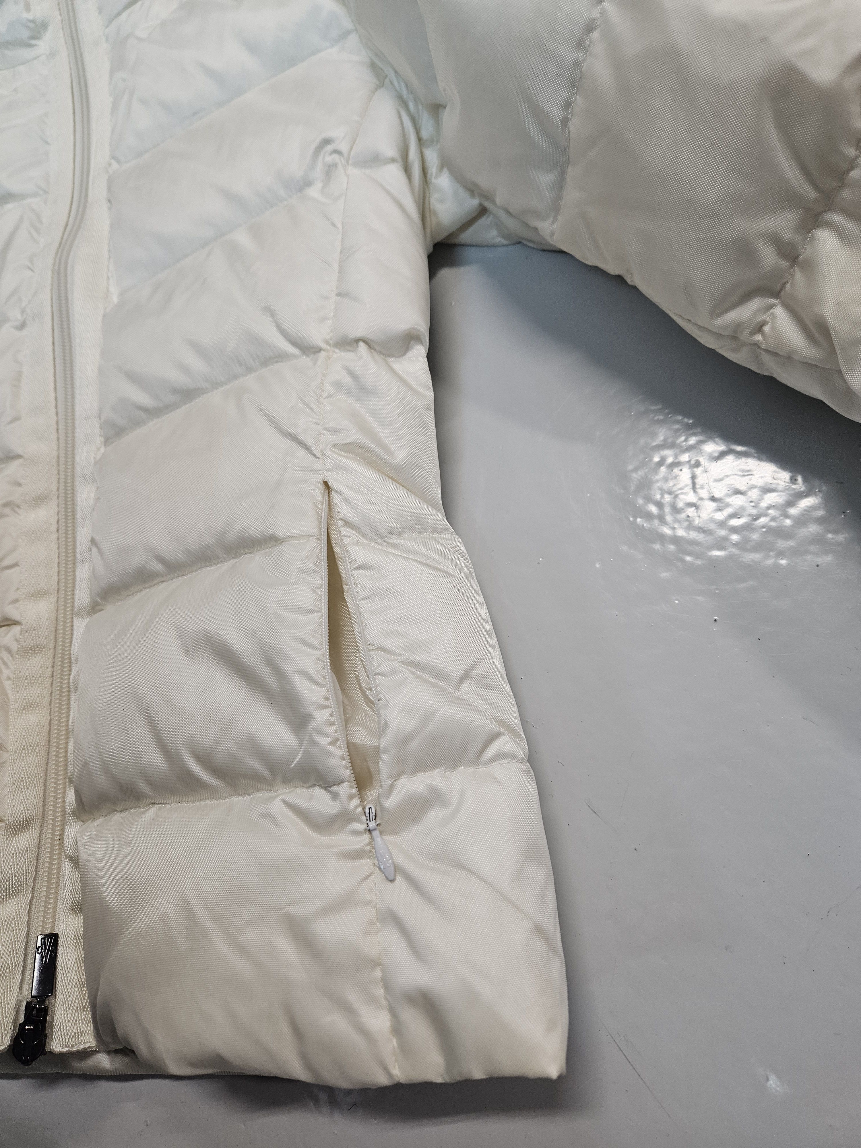 Moncler Moncler hooded puffer jacket with badge Size XS / US 0-2 / IT 36-38 - 8 Thumbnail