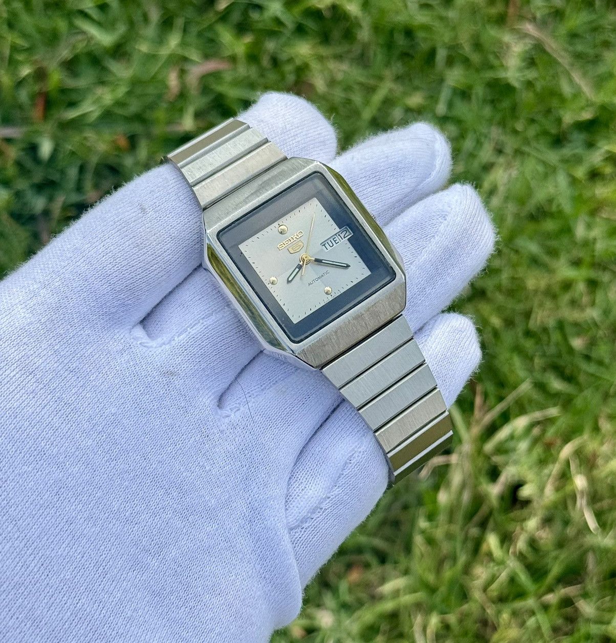 Seiko Vintage Seiko 5 Automatic japan Watch: silver Dial, TV Case Size 36 - 11 Thumbnail