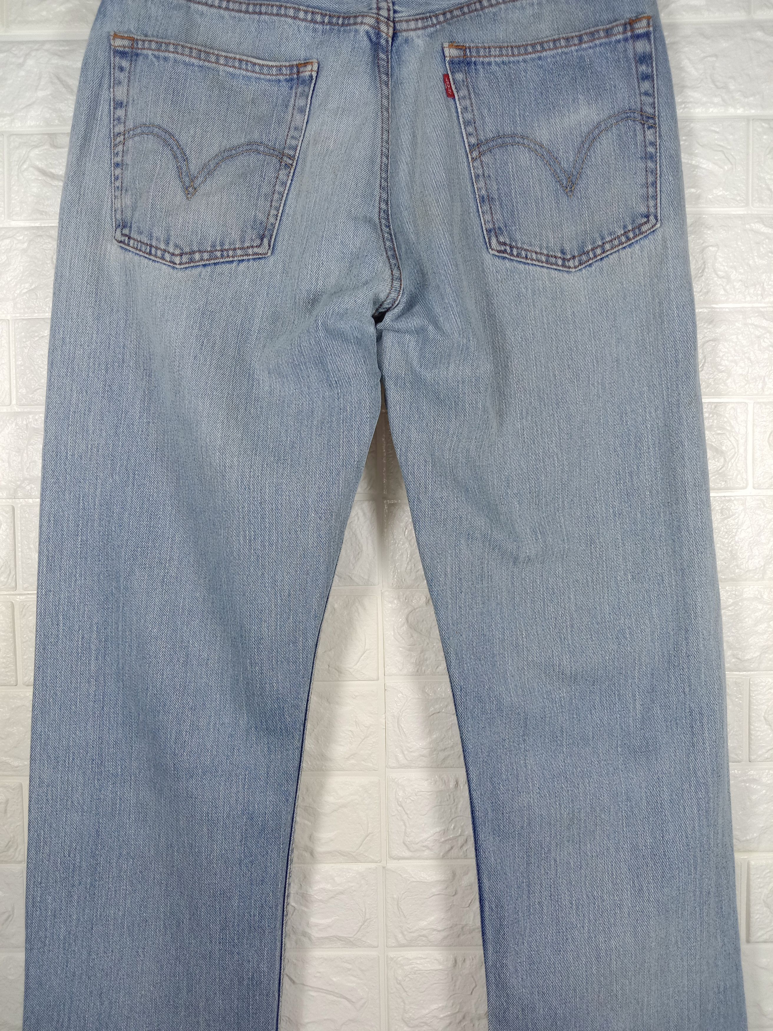 Levi's Vintage Levi’s 505 Light Wash Jeans Distressed Denim Size US 33 - 7 Thumbnail