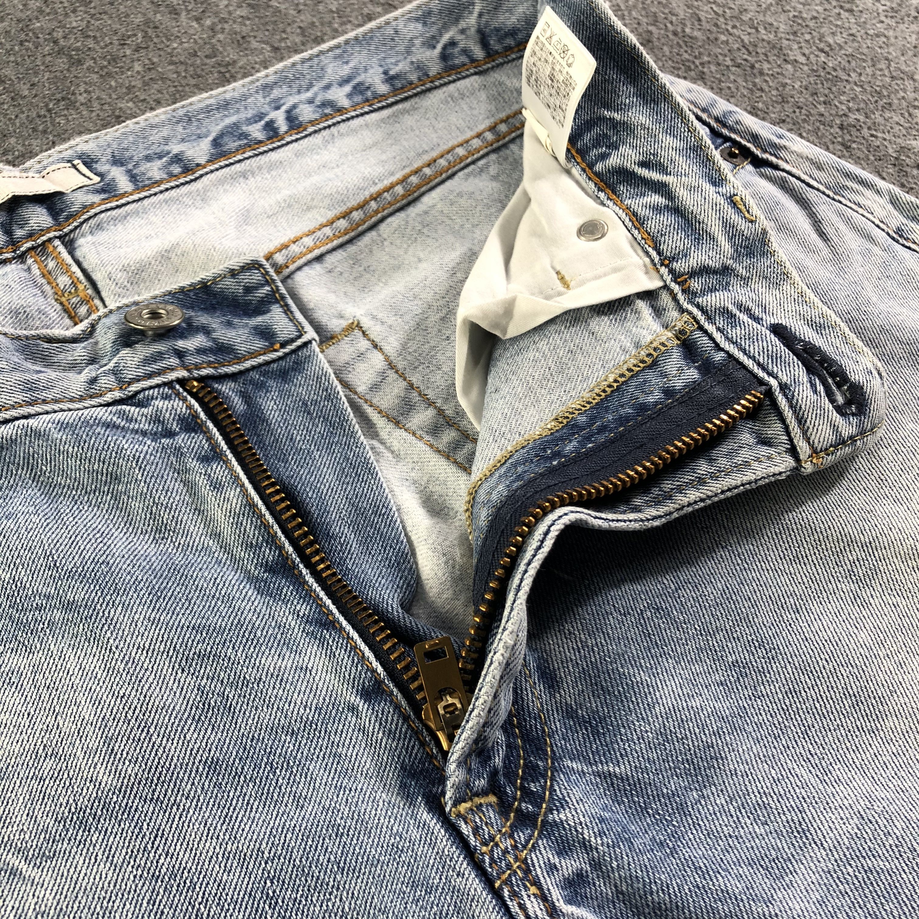 Uniqlo Light Wash Uniqlo Selvedge Jeans-J2966 Size US 34 / EU 50 - 6 Thumbnail