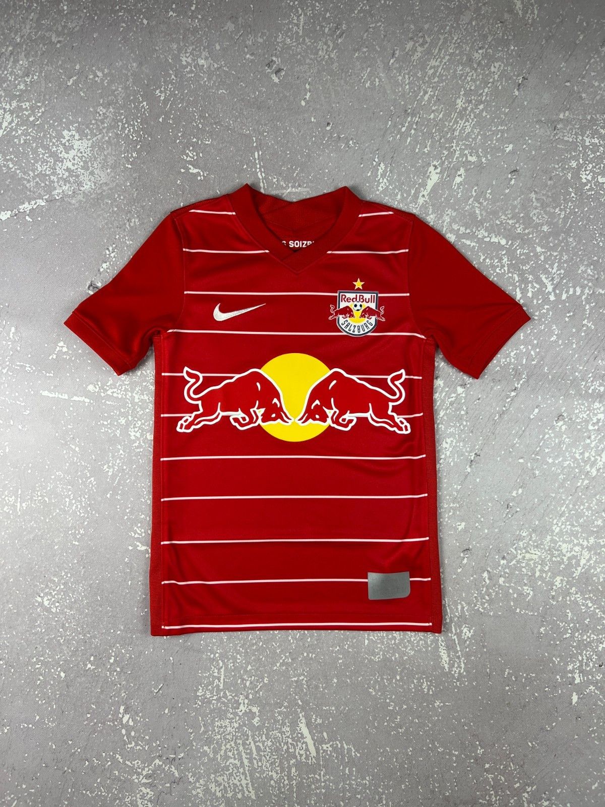 Nike 2021/2022 Nike Salzburg Home Soccer Jersey Boys 7-8 years Size US XXS / EU 40 - 1 Thumbnail