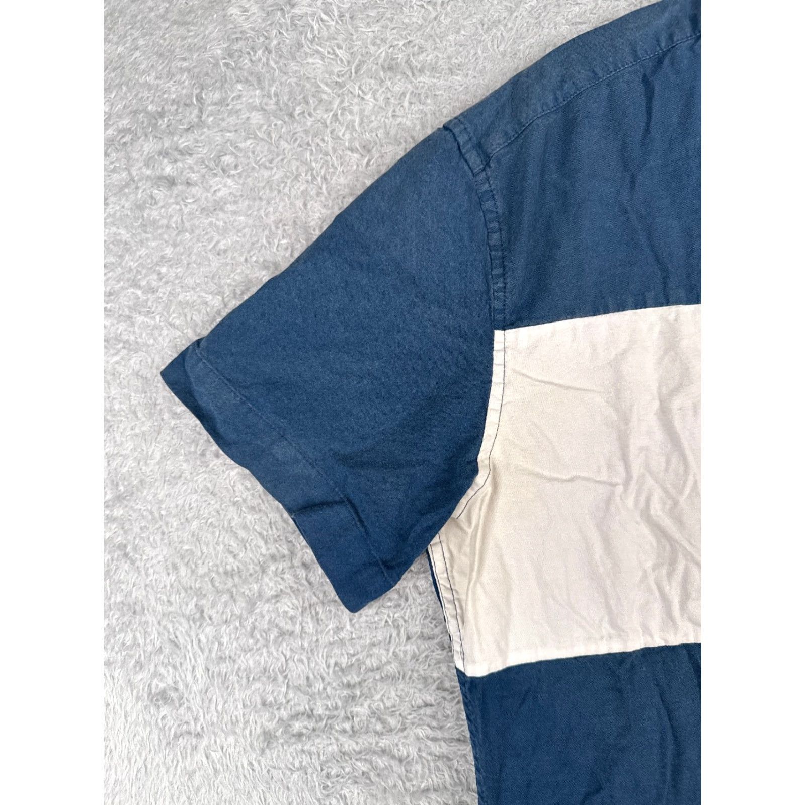 Tommy Hilfiger VINTAGE Tommy Hilfiger Men's Shirt XL Blue Cotton Chambray Short Sleeve Button-Up Casual 90s Boys Size US XL / EU 56 / 4 - 3 Thumbnail