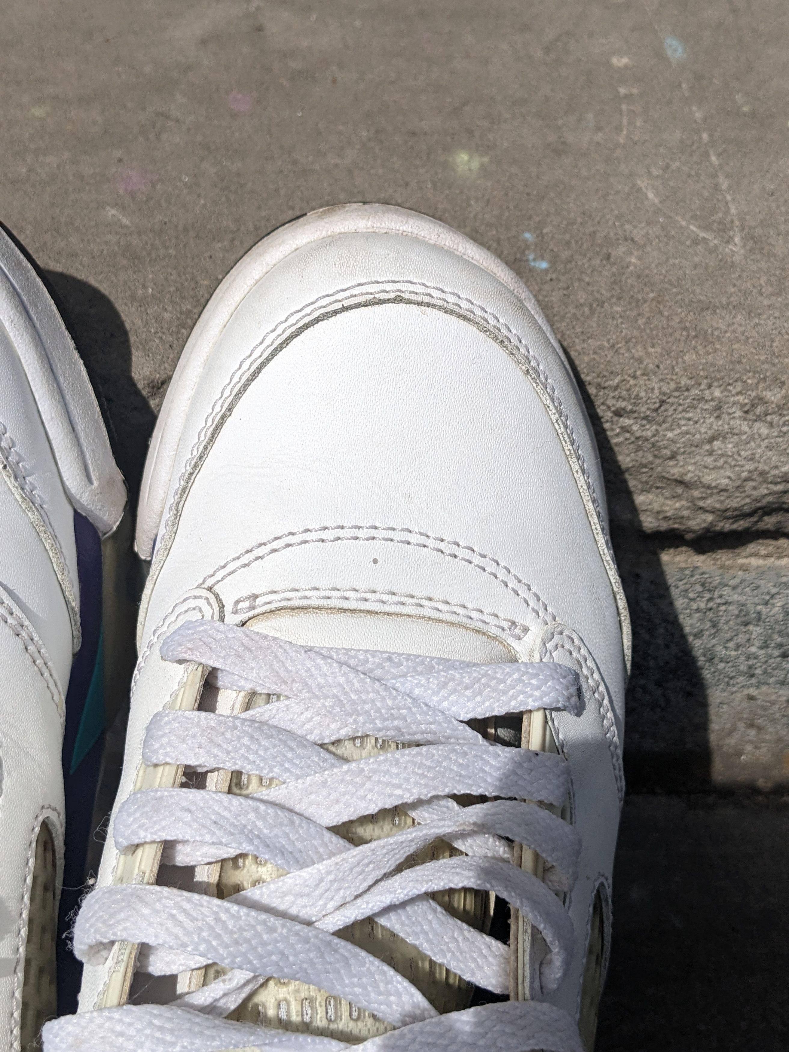 Jordan Brand × Nike Nike Air Jordan 5 Retro White Grape 440888-108 Size 6Y Size US 6 / EU 39 - 4 Thumbnail