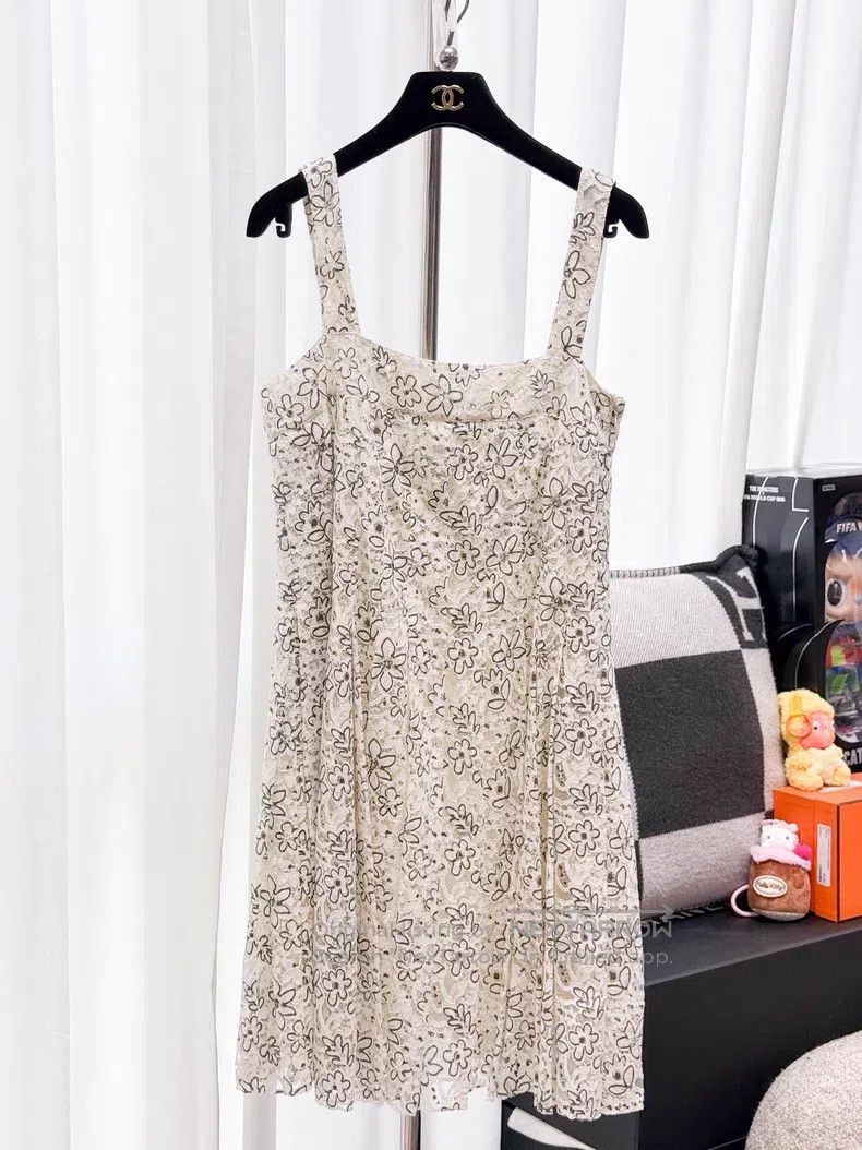 Chanel Chanel Hollow-in flower lace dress Size XS / US 0-2 / IT 36-38 - 1 Thumbnail