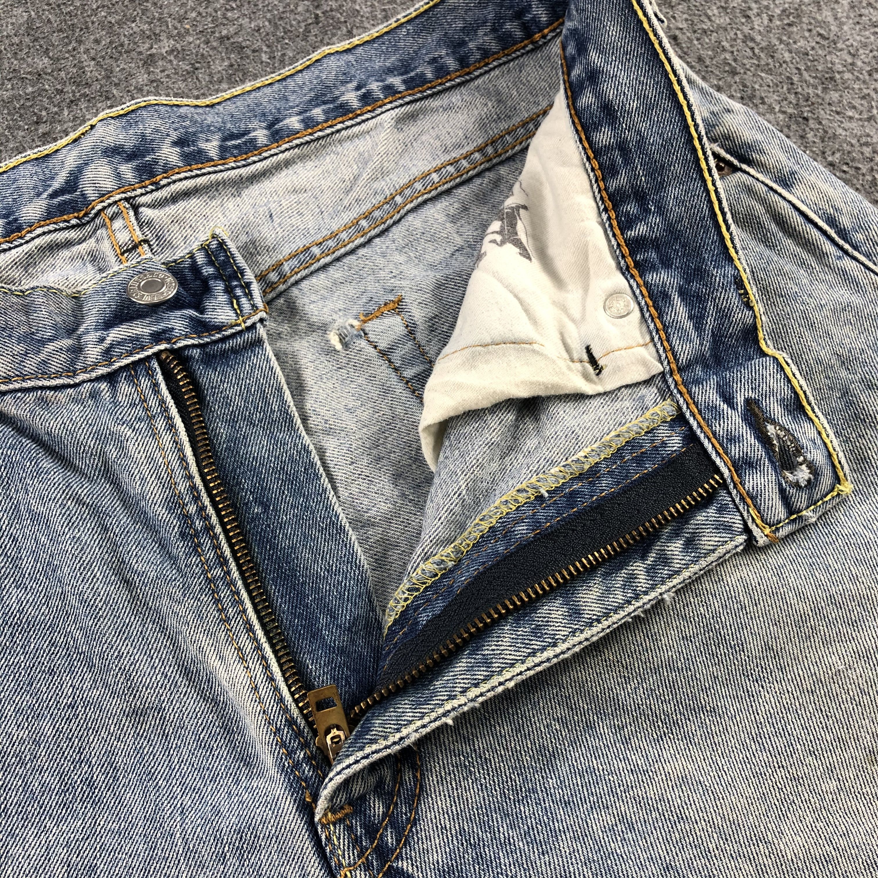 Levi's Vintage Light Wash Levis Jeans-J2333 Size US 34 / EU 50 - 11 Thumbnail