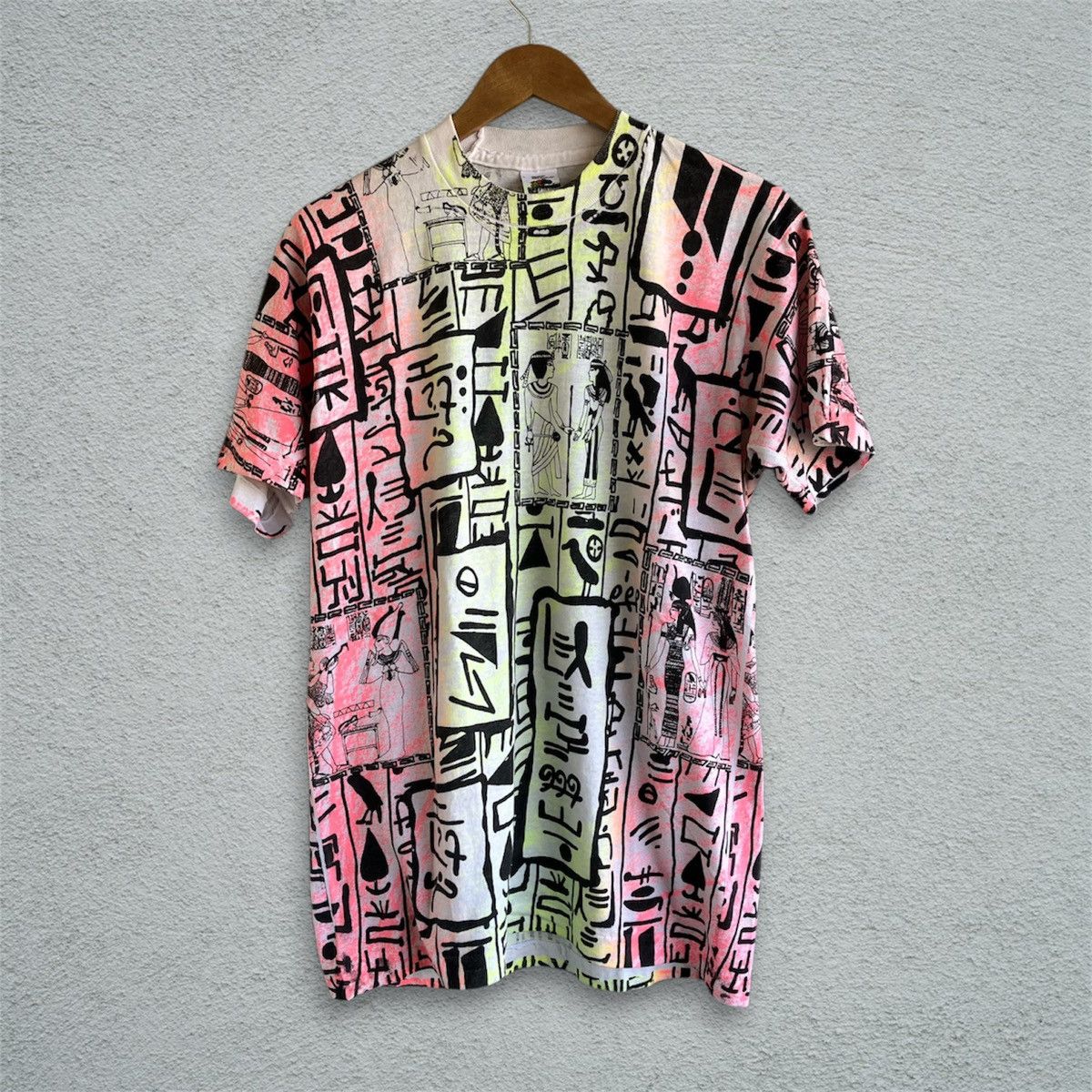 Fruit Of The Loom Vintage 90s Egyptian Hieroglyphics AOP Tee Shirt Art FORL SS Size US L / EU 52-54 / 3 - 1 Thumbnail