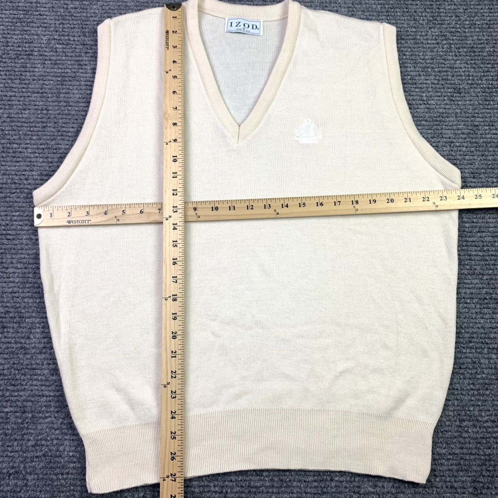 Izod VINTAGE Izod Adult Medium V-Neck Golf Sweater Vest Embroidered Logo USA Made 90s Mens Size US M / EU 48-50 / 2 - 4 Thumbnail