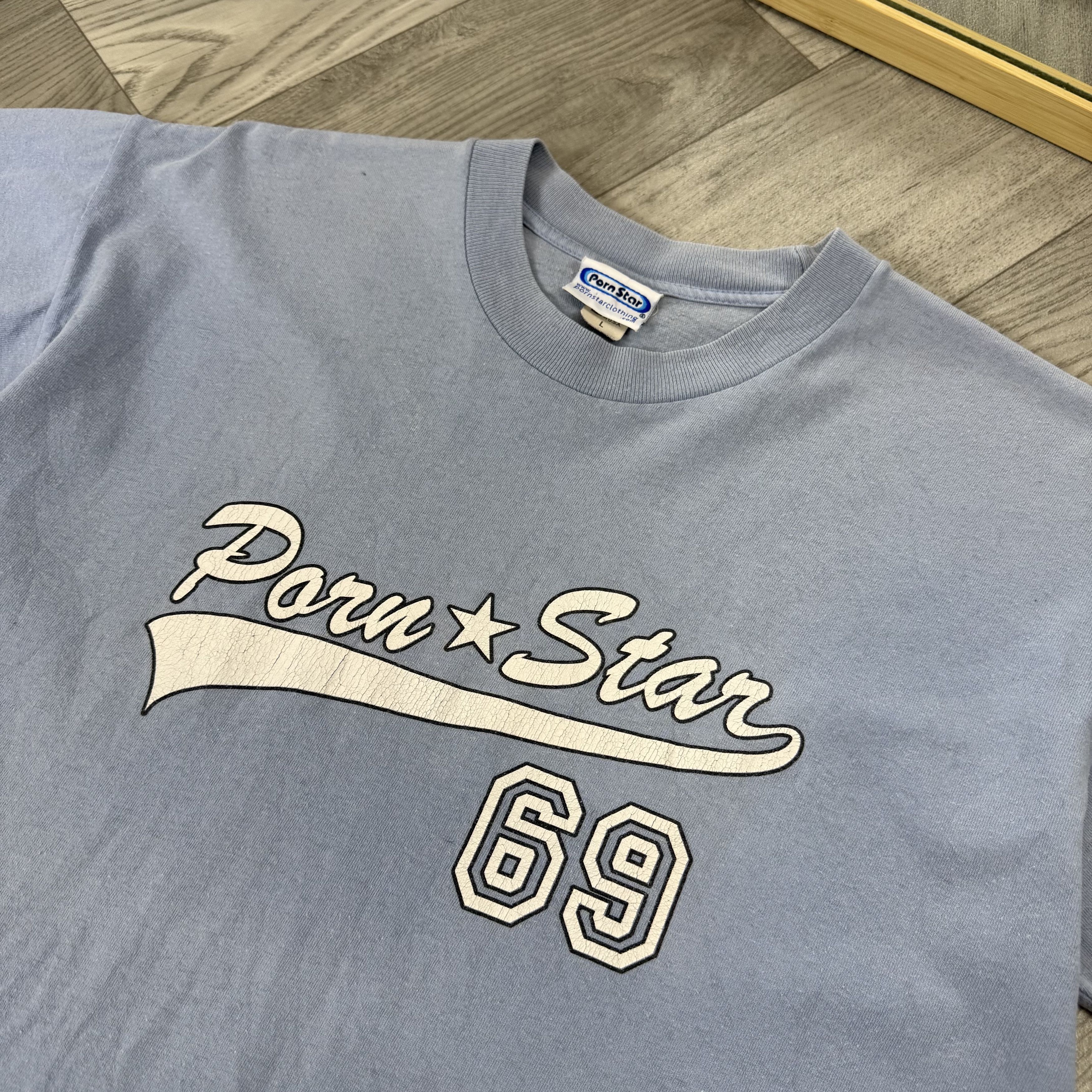 Hook-Ups Vintage Porn Star 69 Rare Graphic Blue Pornstar Tee Shirt Size US L / EU 52-54 / 3 - 12 Thumbnail