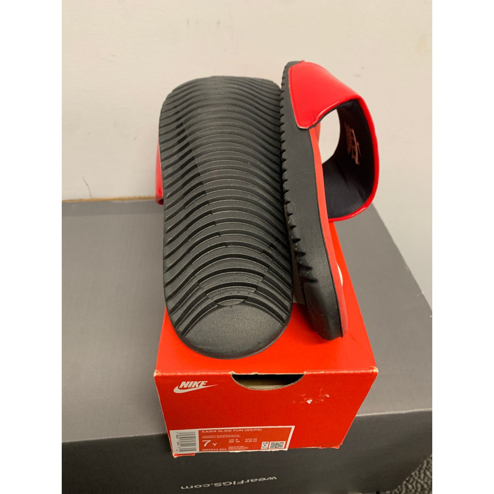 Nike NEW Kid’s Nike Kawa Fun Slide Sandals Red Size 7Y SHIPS NOW Size US 7 / EU 40 - 6 Thumbnail
