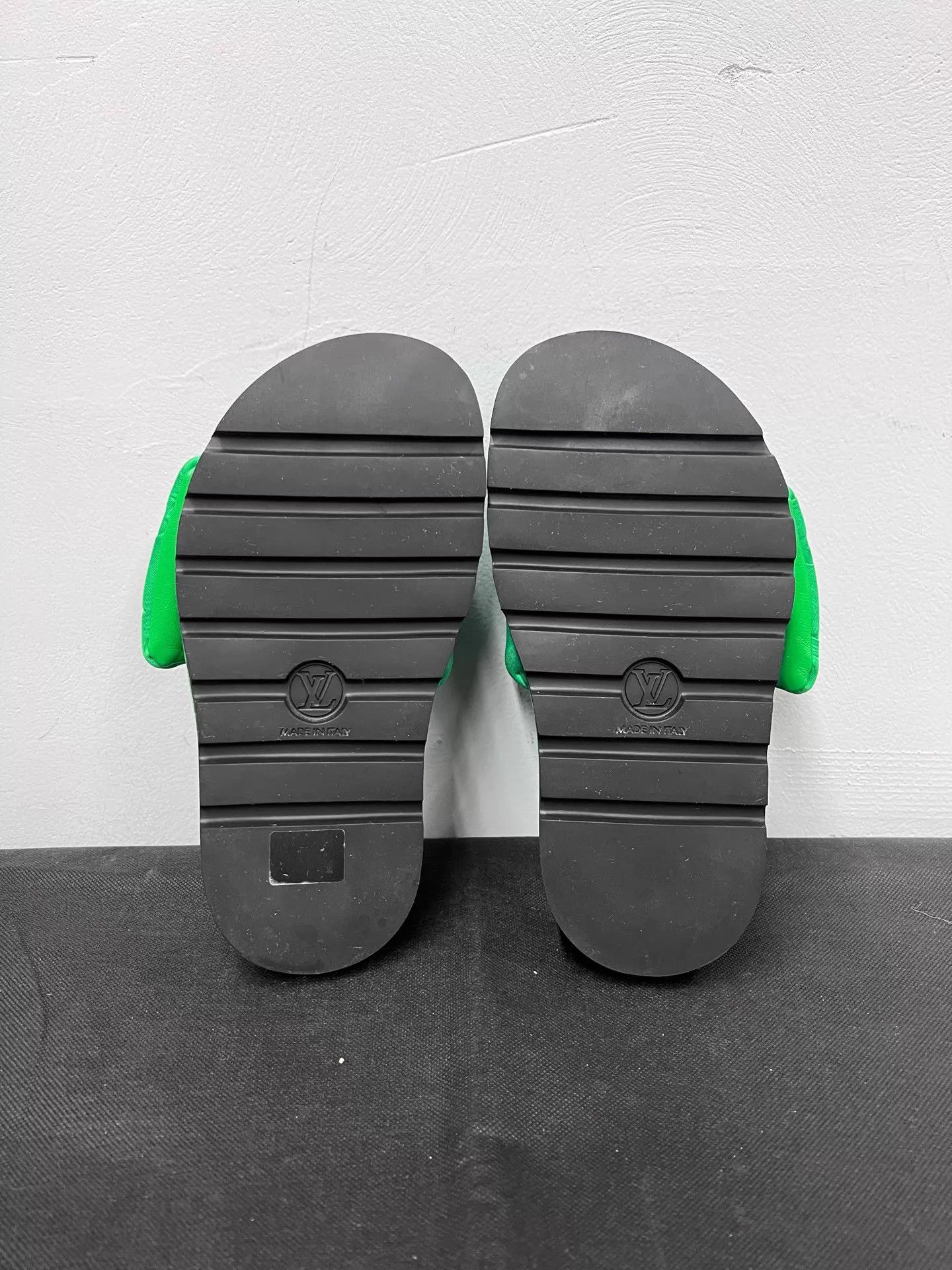 Louis Vuitton LV embossed all-over print Velcro slides 35 new Size US 4.5 / IT 34.5 - 6 Thumbnail