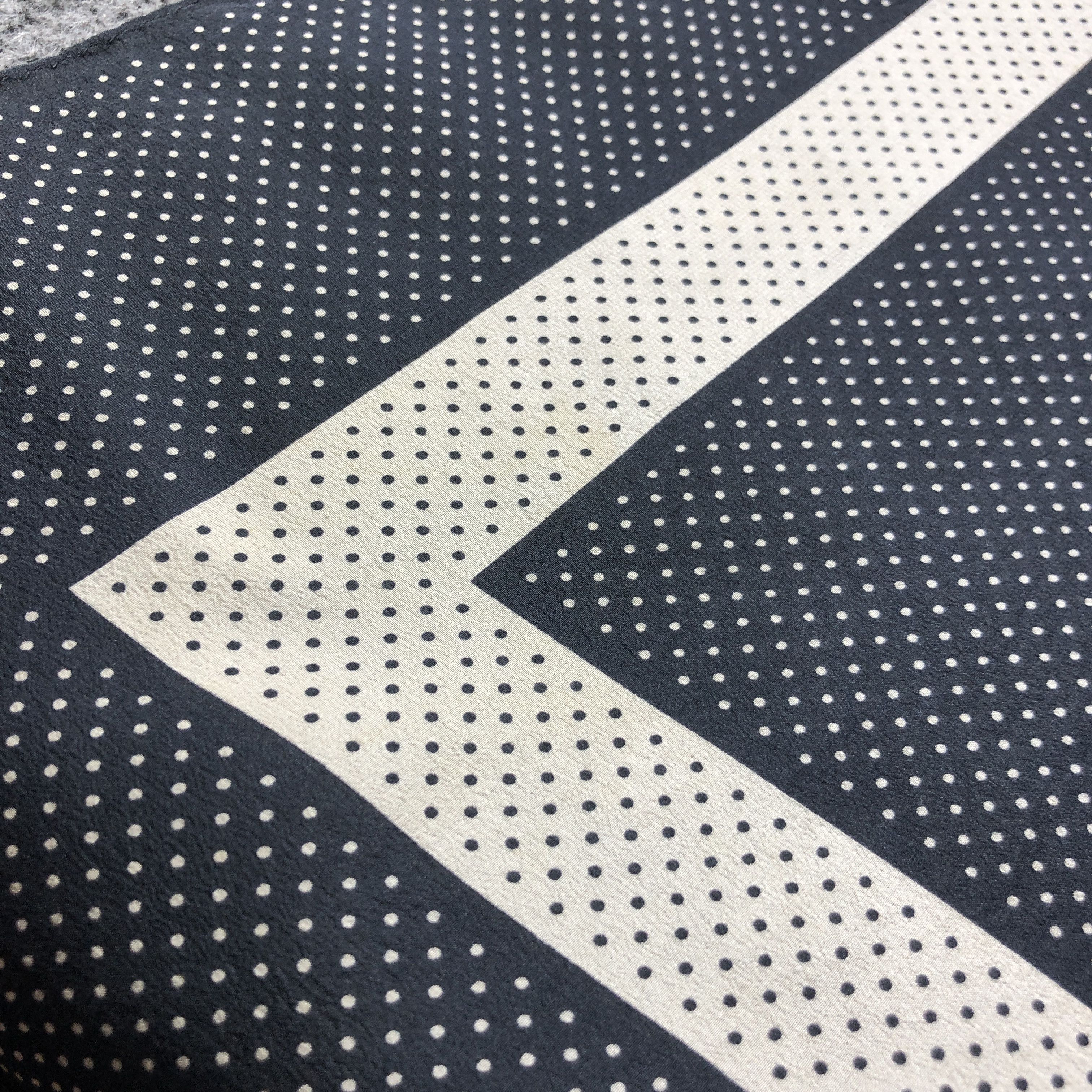 Japanese Brand Vintage Luxury Polka Dots Silk Scarf M1274 Size ONE SIZE - 7 Thumbnail