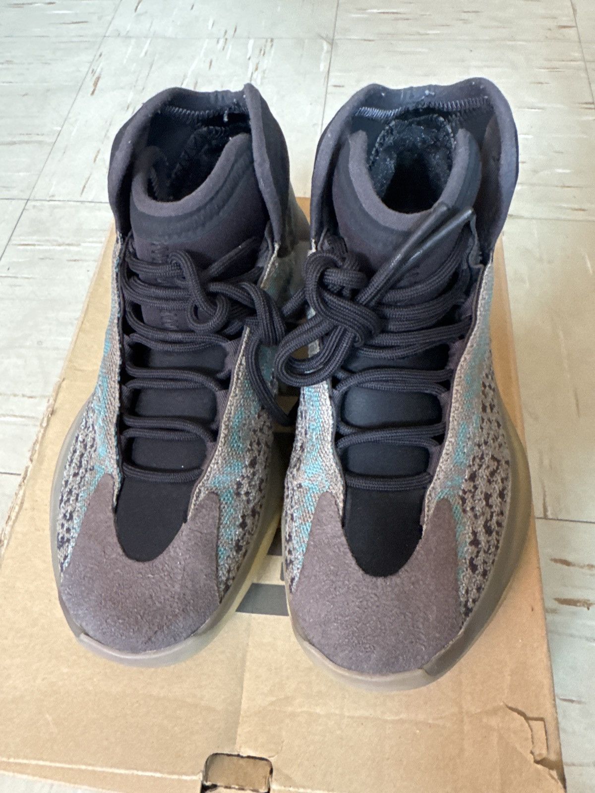 Yeezy YZY QNTM Size US 7 / EU 40 - 1 Thumbnail