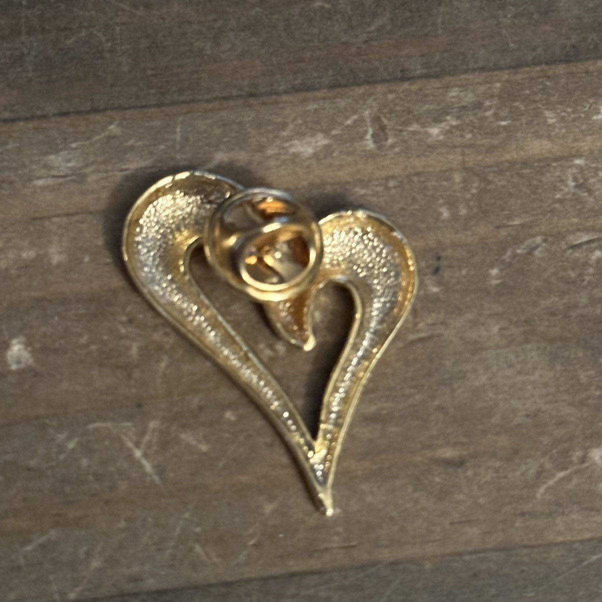 Vintage Vintage gold tone open heart tac pin Size ONE SIZE - 4 Thumbnail