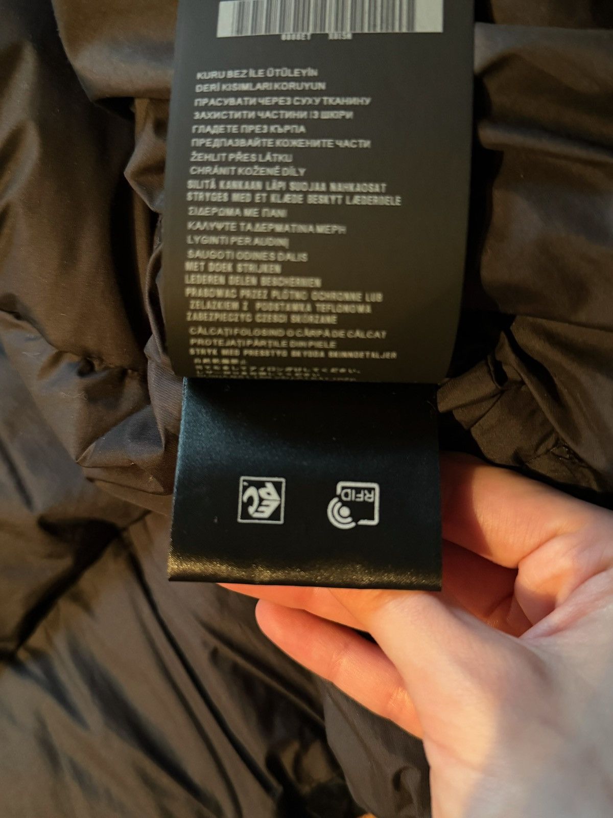 Prada Velvet puffer jacket Size US M / EU 48-50 / 2 - 22 Thumbnail