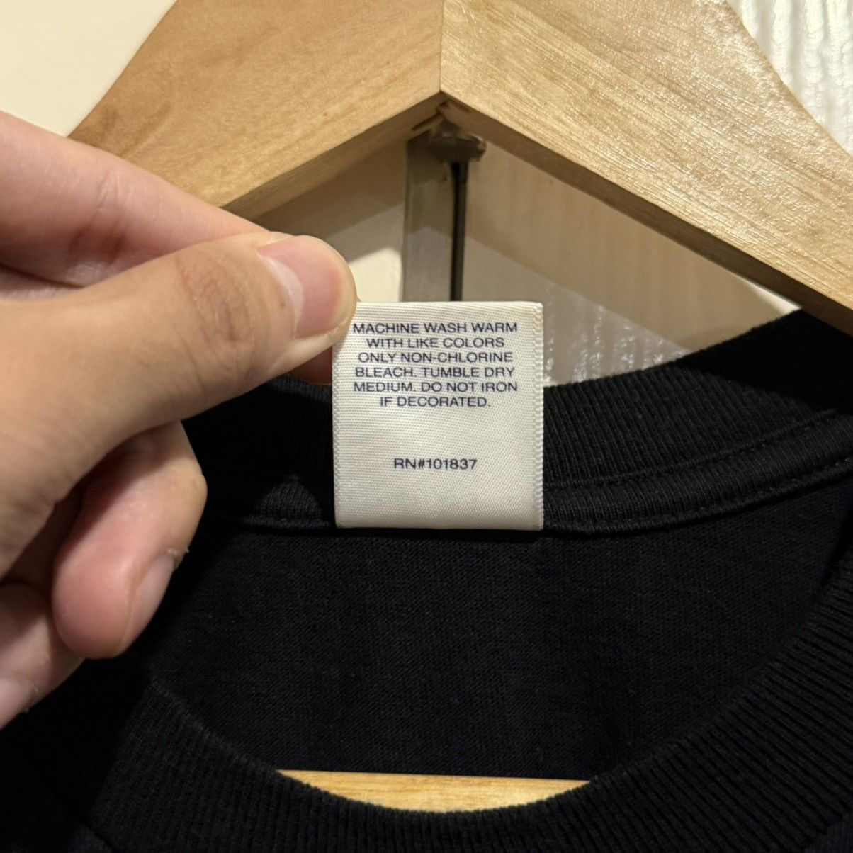 Supreme FW17 Supreme Kiss Tee Size US M / EU 48-50 / 2 - 4 Thumbnail