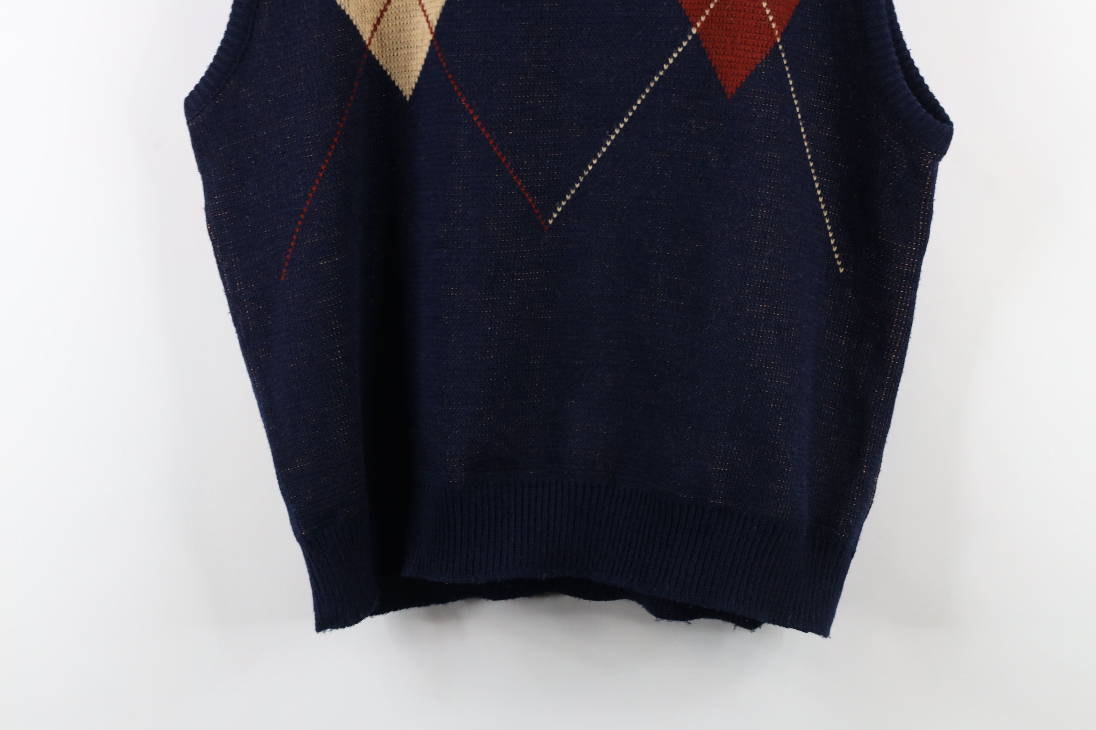 Vintage Vintage 70s Streetwear Diamond Knit V-Neck Sweater Vest USA Size US L / EU 52-54 / 3 - 9 Thumbnail