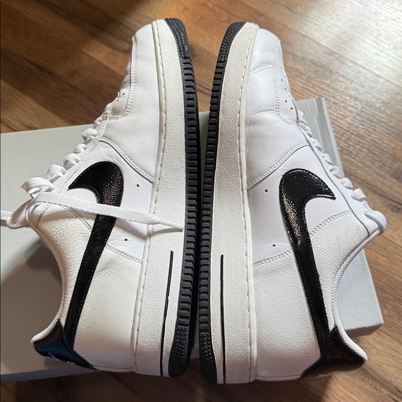 Nike 2010 Nike Air Force 1 White Black Patent Size US 11 / EU 44 - 4 Thumbnail