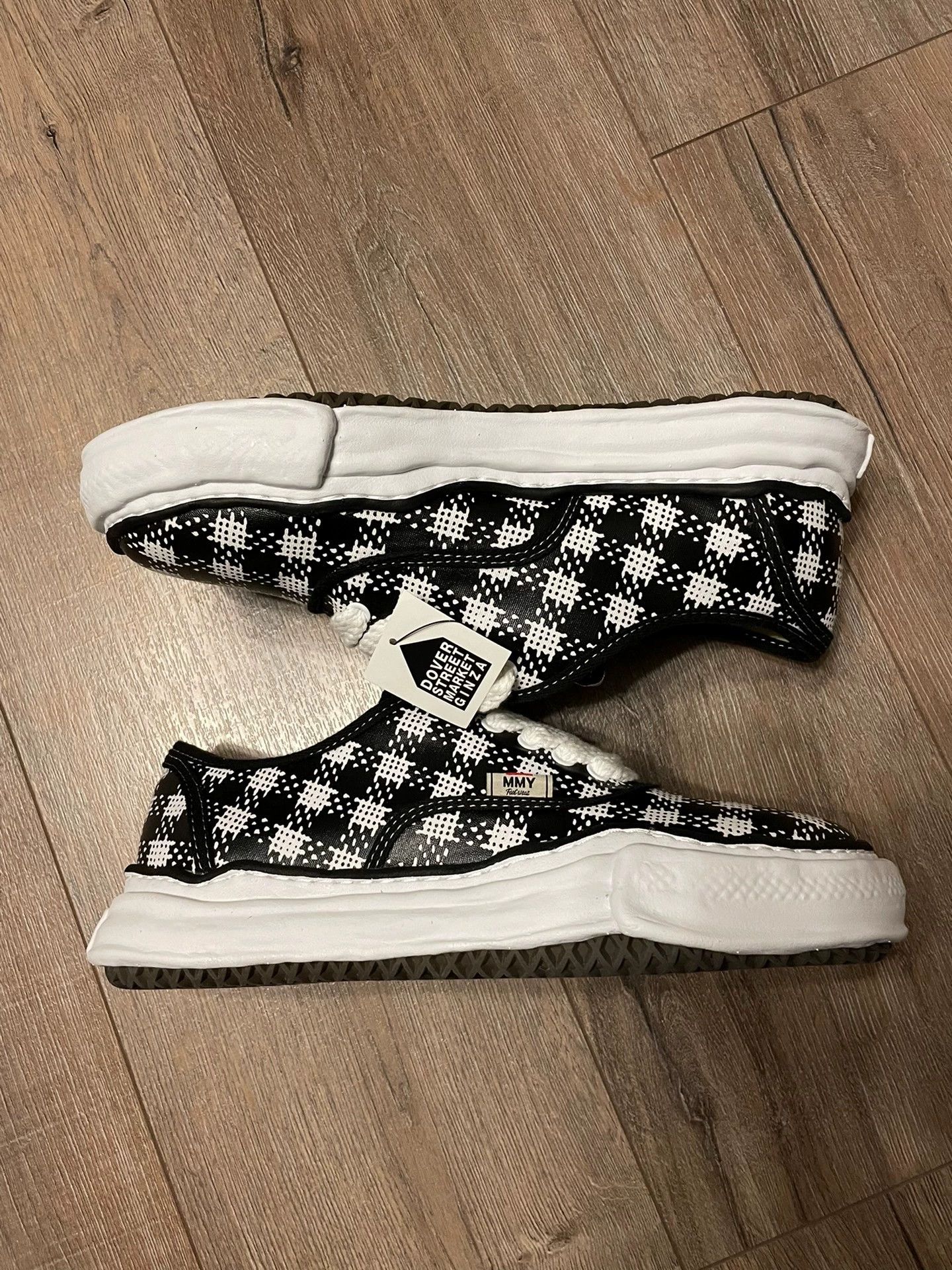 MMY 43 EU Isetan exclusive new rare sneakers no box