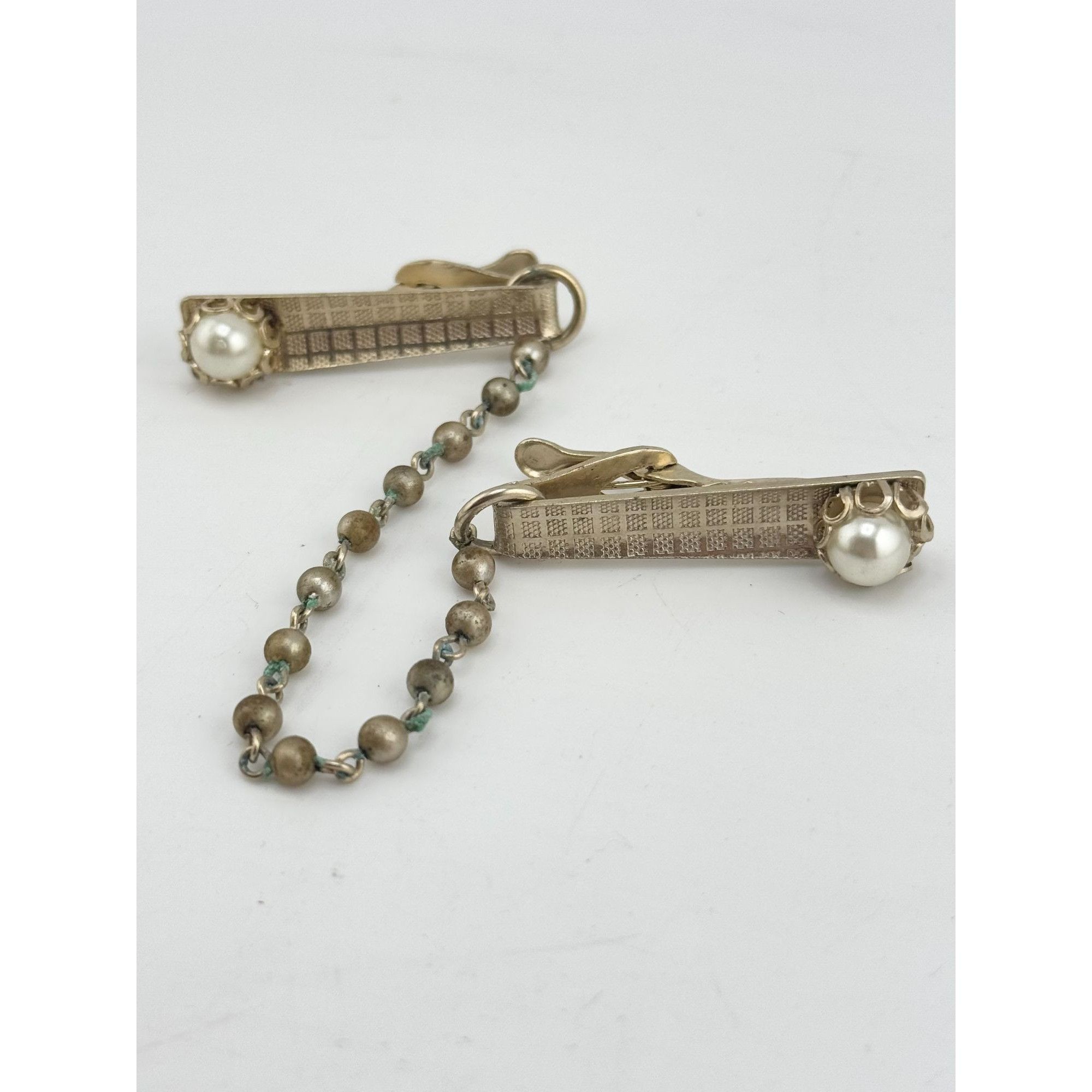 Vintage Vintage faux pearl scarf guard sweater clip Size ONE SIZE - 1 Thumbnail