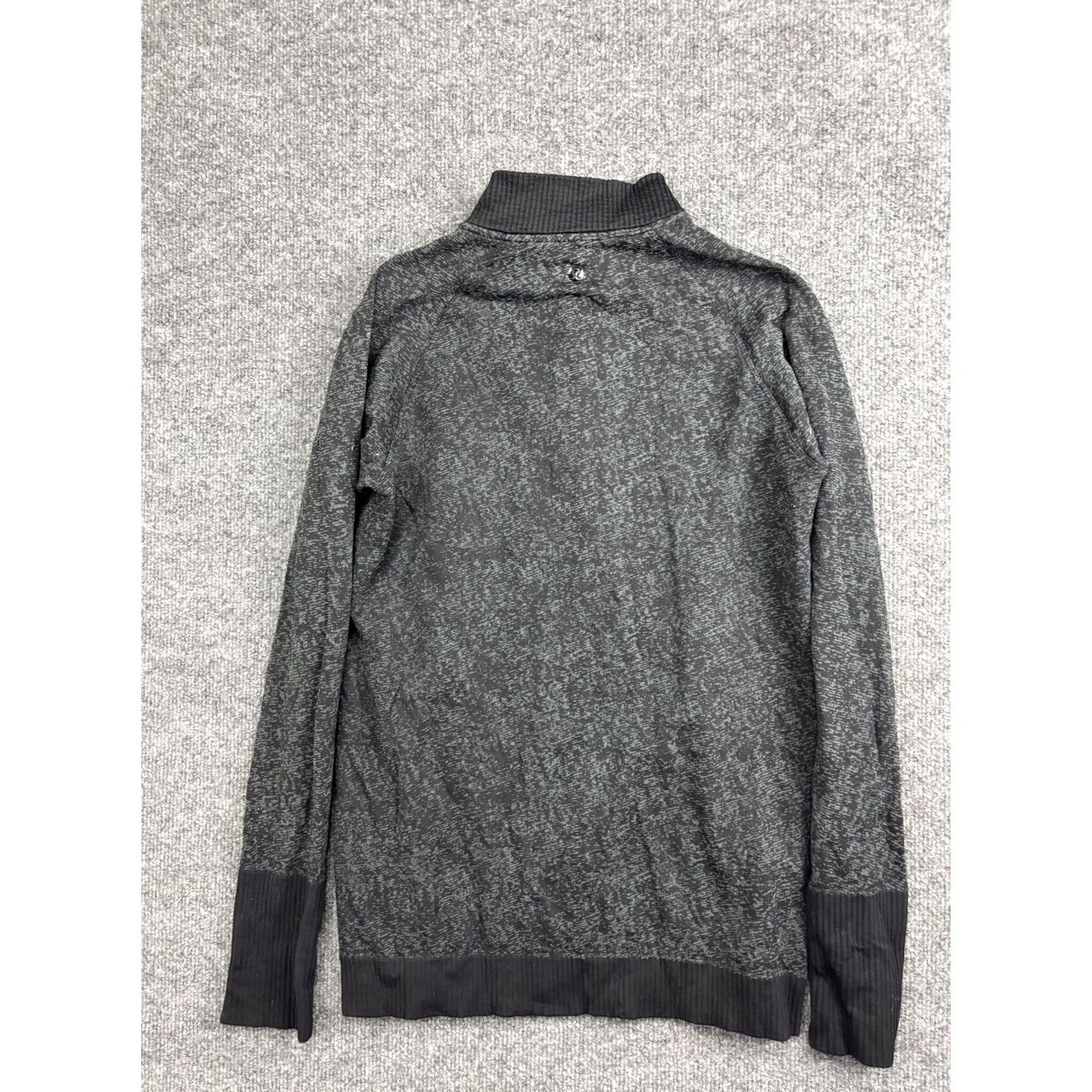 Lululemon Lululemon Pullover Mens Medium Gray Quarter Zip Long Sleeve Running Shirt Top Size US M / EU 48-50 / 2 - 5 Thumbnail
