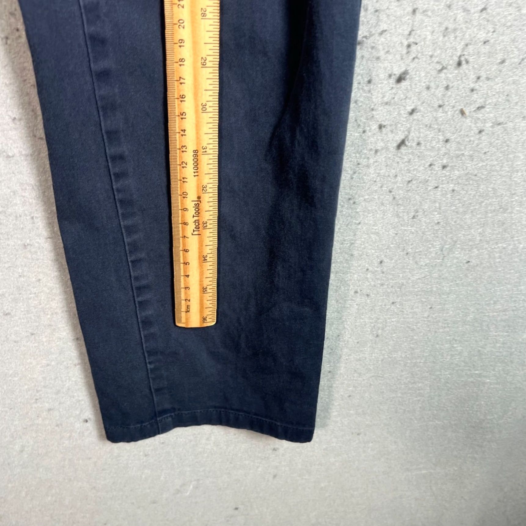Everlane VINTAGE Everlane Mens Chino Pants Navy Slim Fit 32 x 32 Adult Regular Inseam 31 Solid Cotton Elastane Men’s Pants Slim Tapered Size US 32 / EU 48 - 6 Thumbnail